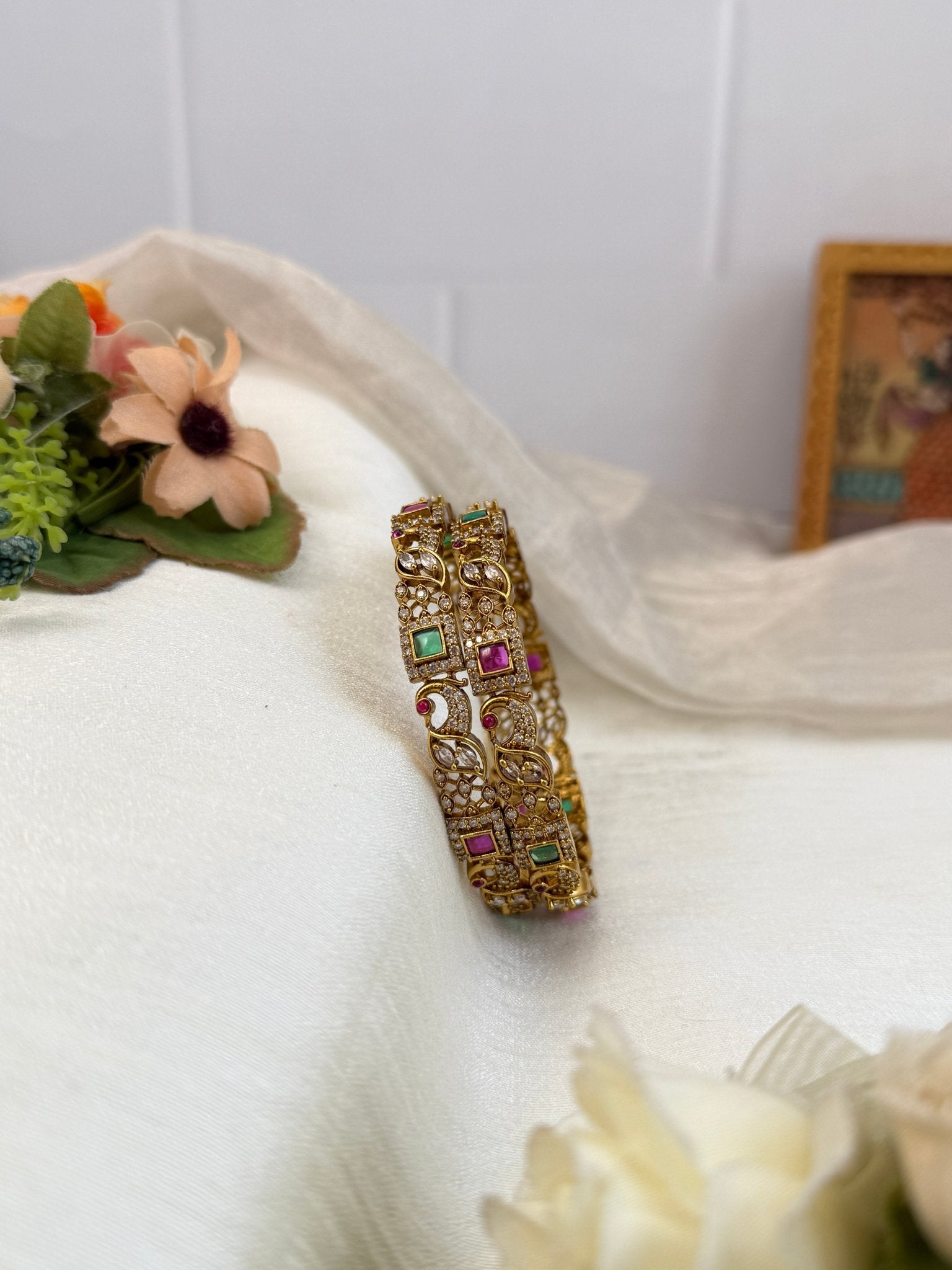 Luxurious Antique Bangles 7044 - Mahilas