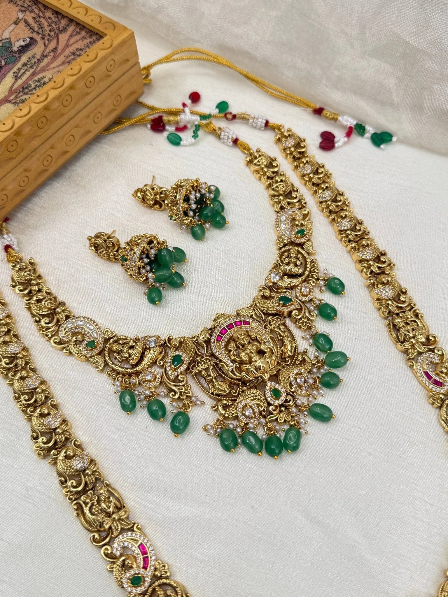 Luxurious Antique Bridal Necklace Set 799 - Mahilas