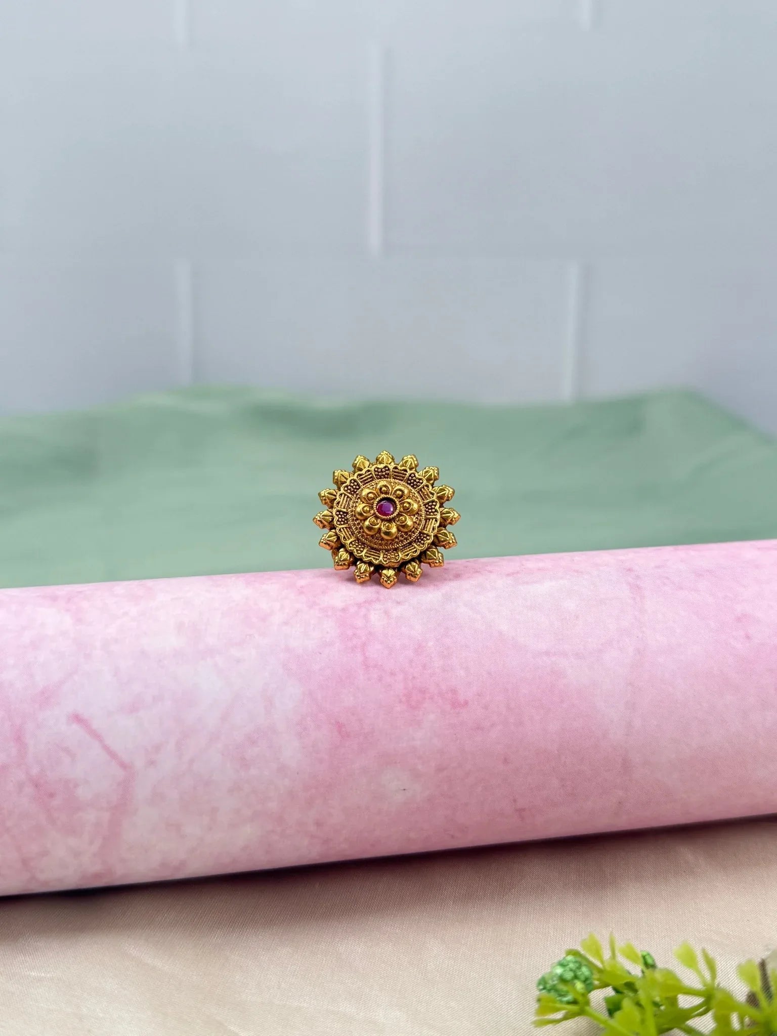 Luxurious Antique Finger Ring 257 - Mahilas