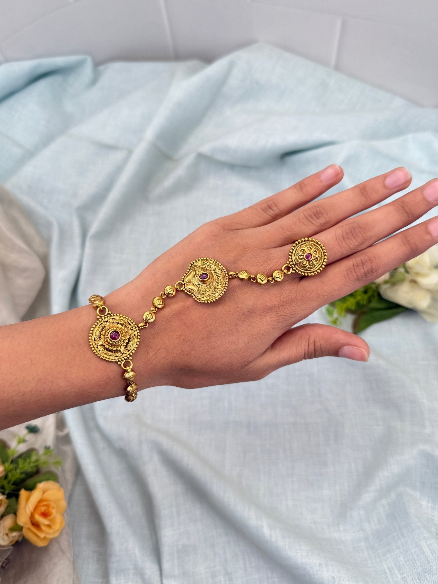 Luxurious Antique Hathpan Hathphool 004 - Mahilas