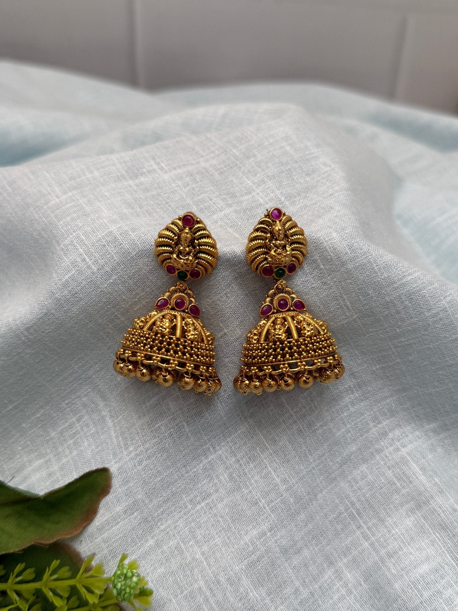 Luxurious Antique Jhumka Earrings 0317 - Mahilas