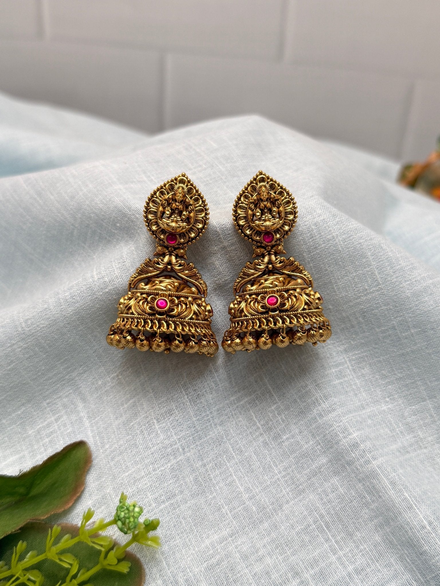 Luxurious Antique Jhumka Earrings 0326 - Mahilas