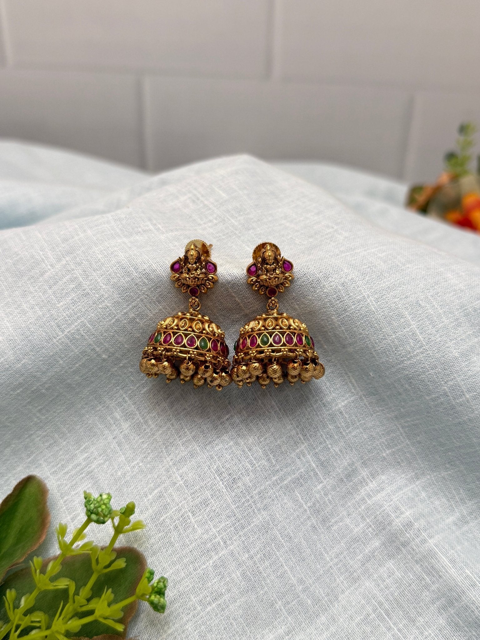 Luxurious Antique Jhumka Earrings 0337 - Mahilas