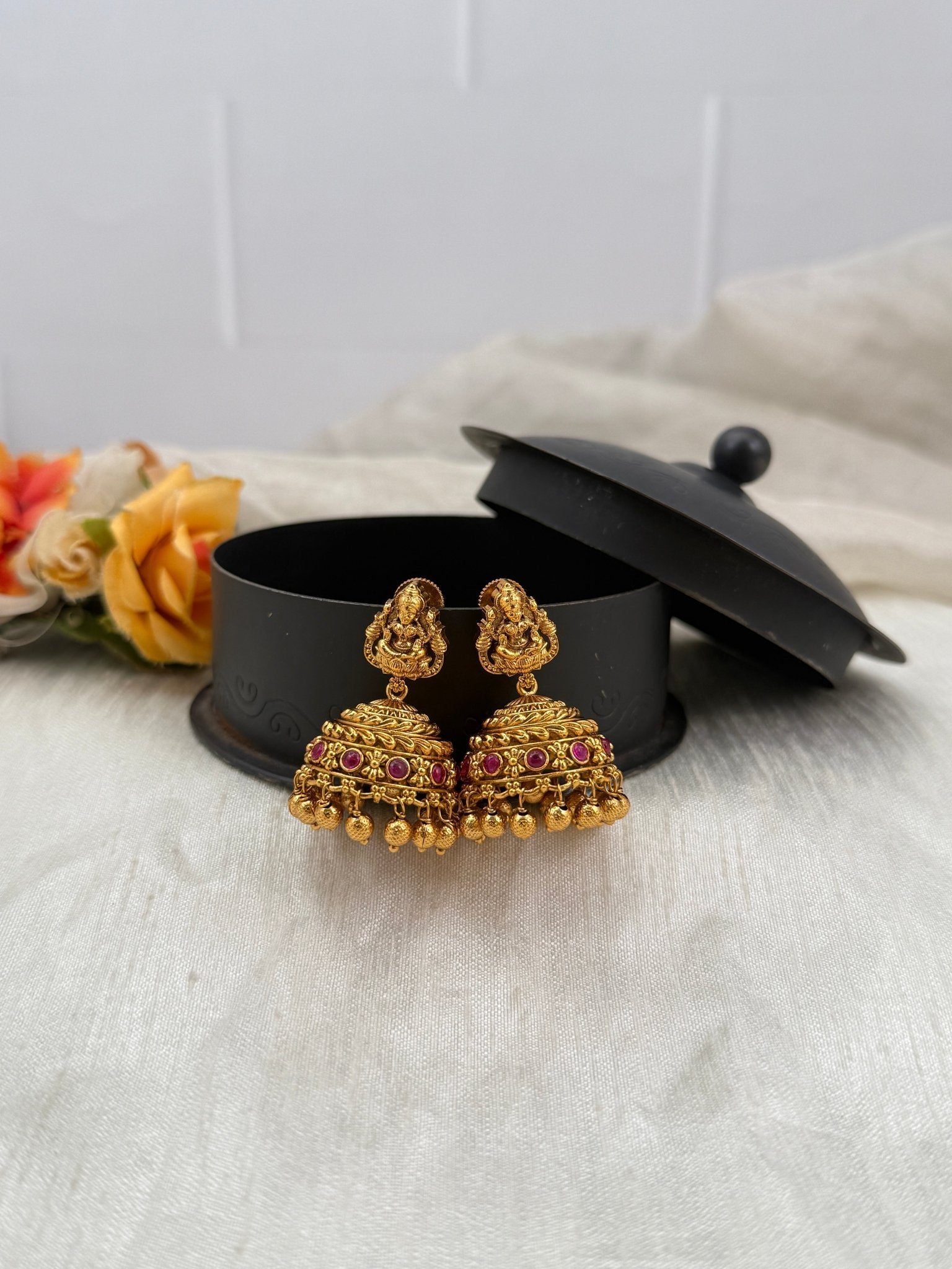 Luxurious Antique Jhumka Earrings 0544 - Mahilas