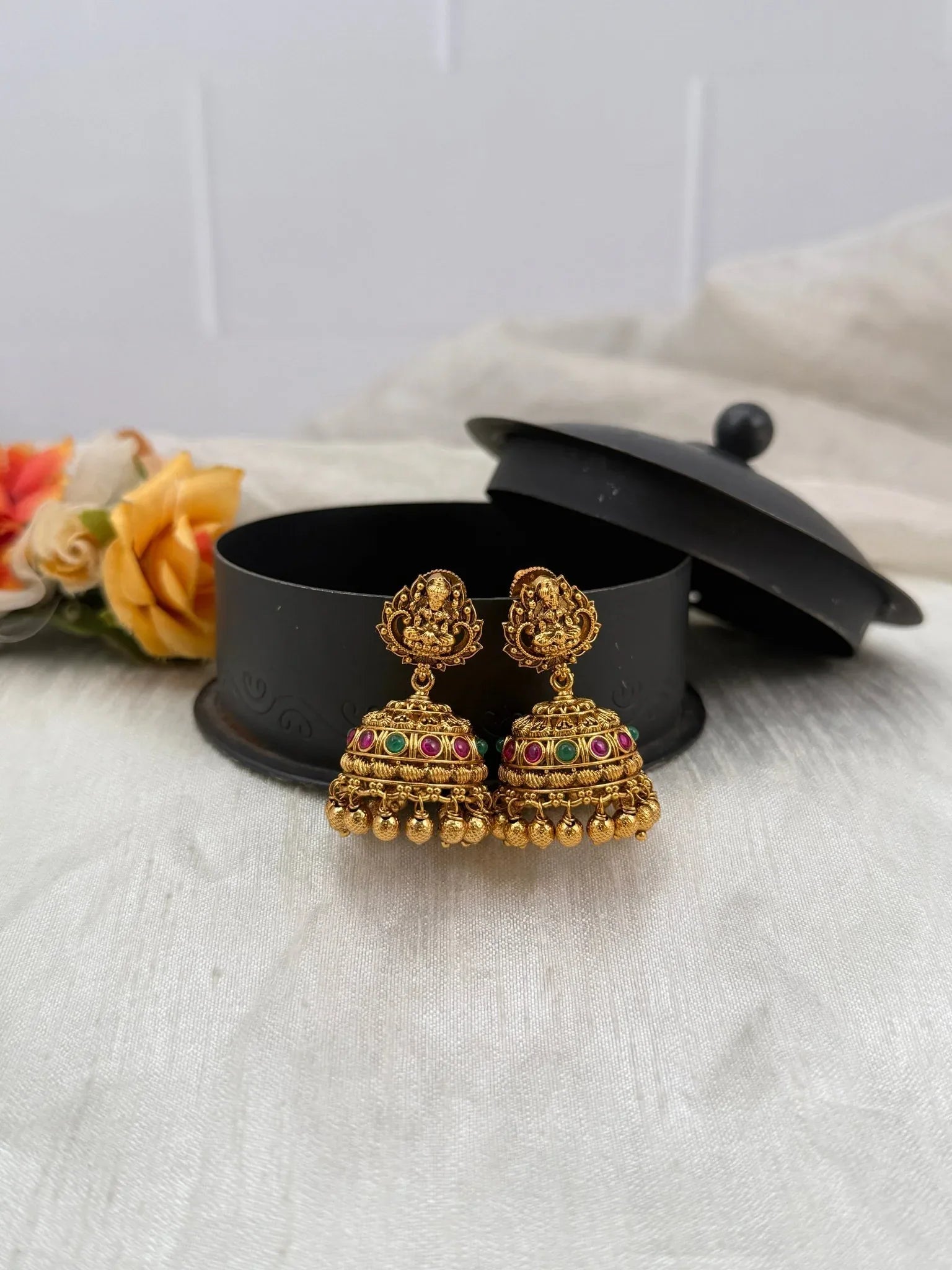 Luxurious Antique Jhumka Earrings 0551 - Mahilas