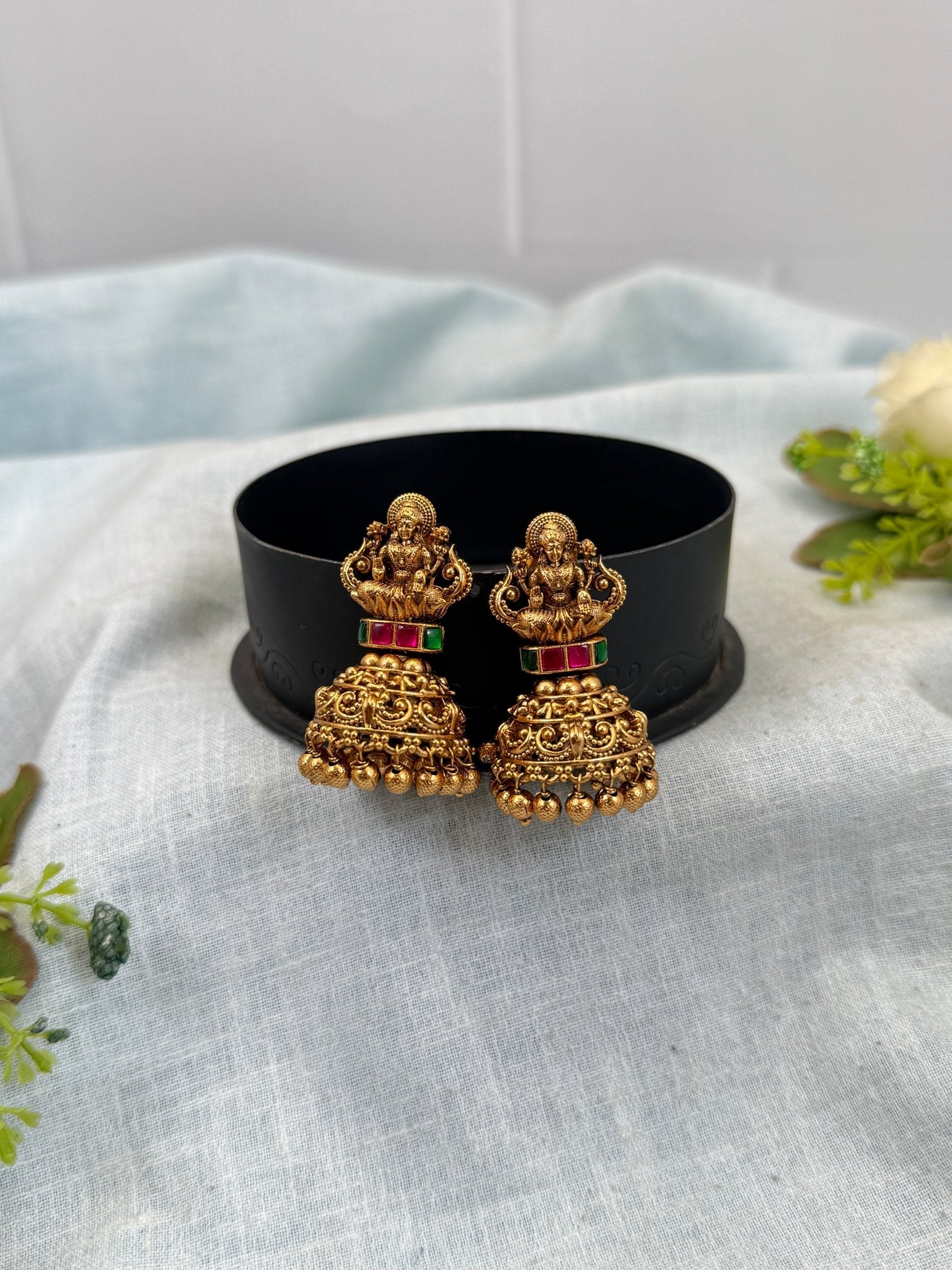 Luxurious Antique Jhumka Earrings 0780 - Mahilas