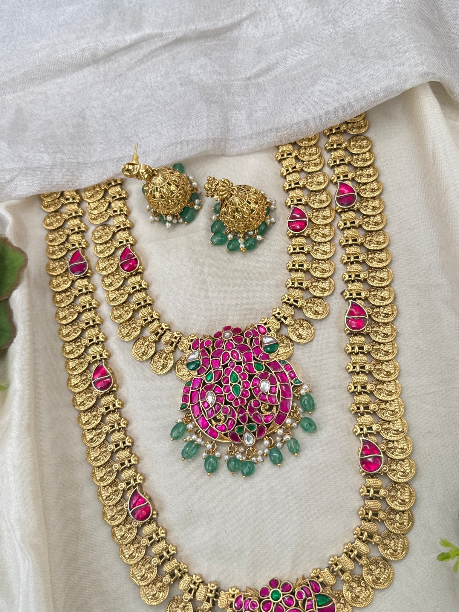 Luxurious Antique Kaasu Jadau Pendant Bridal Necklace Set 1026 - Mahilas