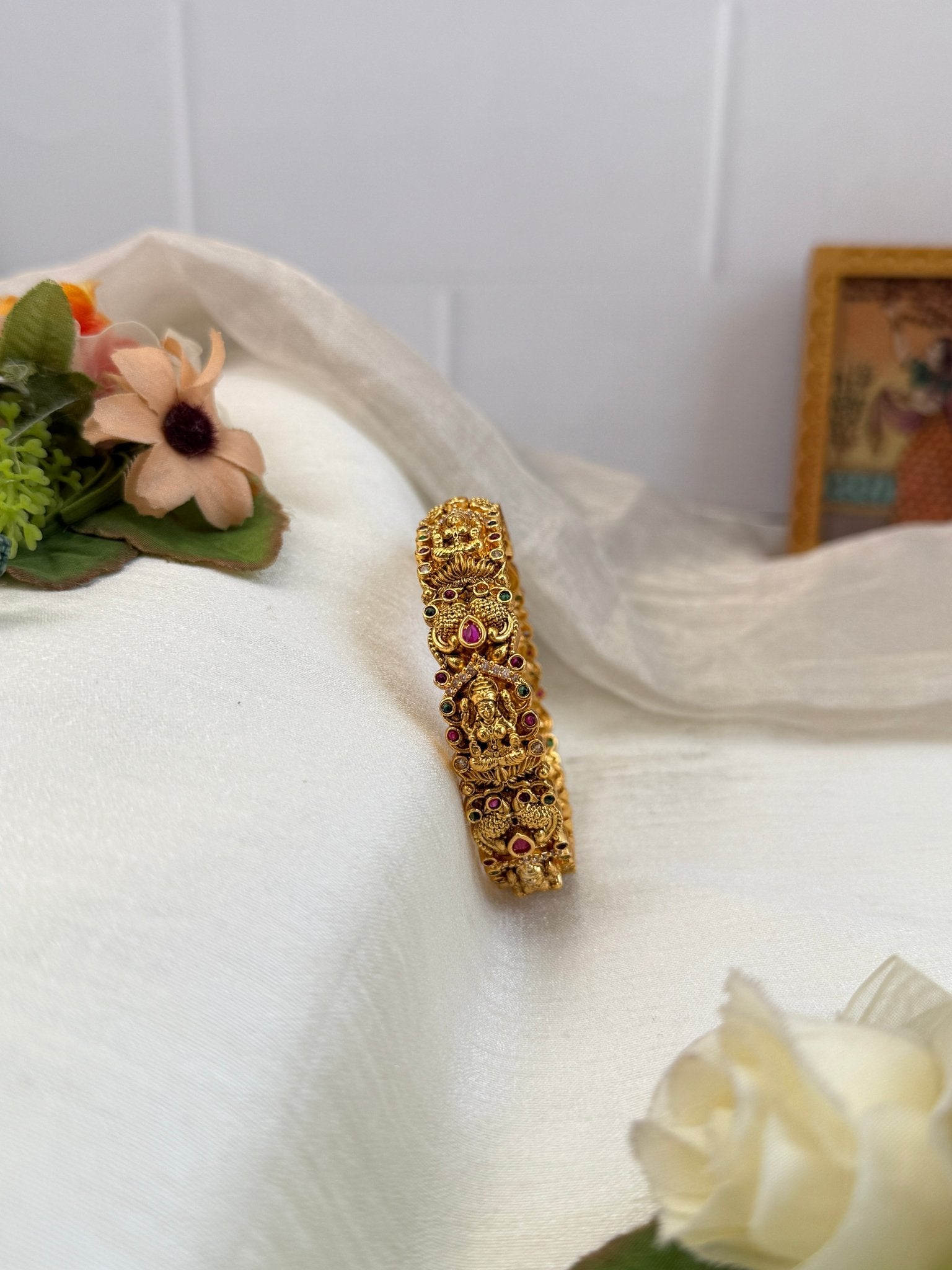 Luxurious Antique Kada Bangle 7040 - Mahilas