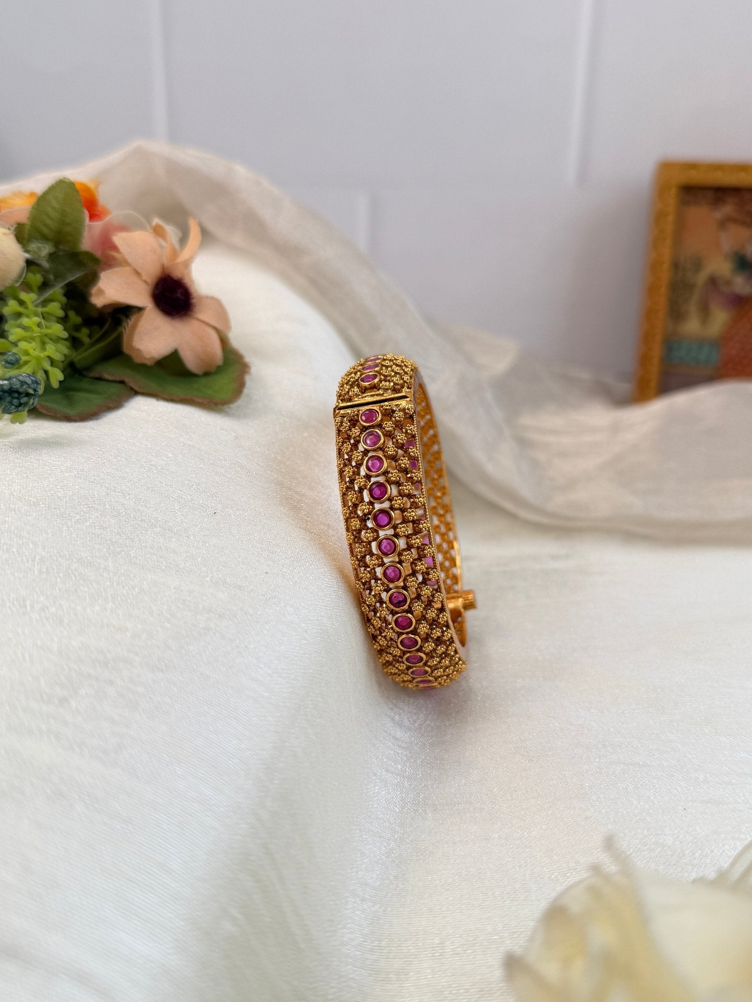 Luxurious Antique Kada Bangle 7043 - Mahilas