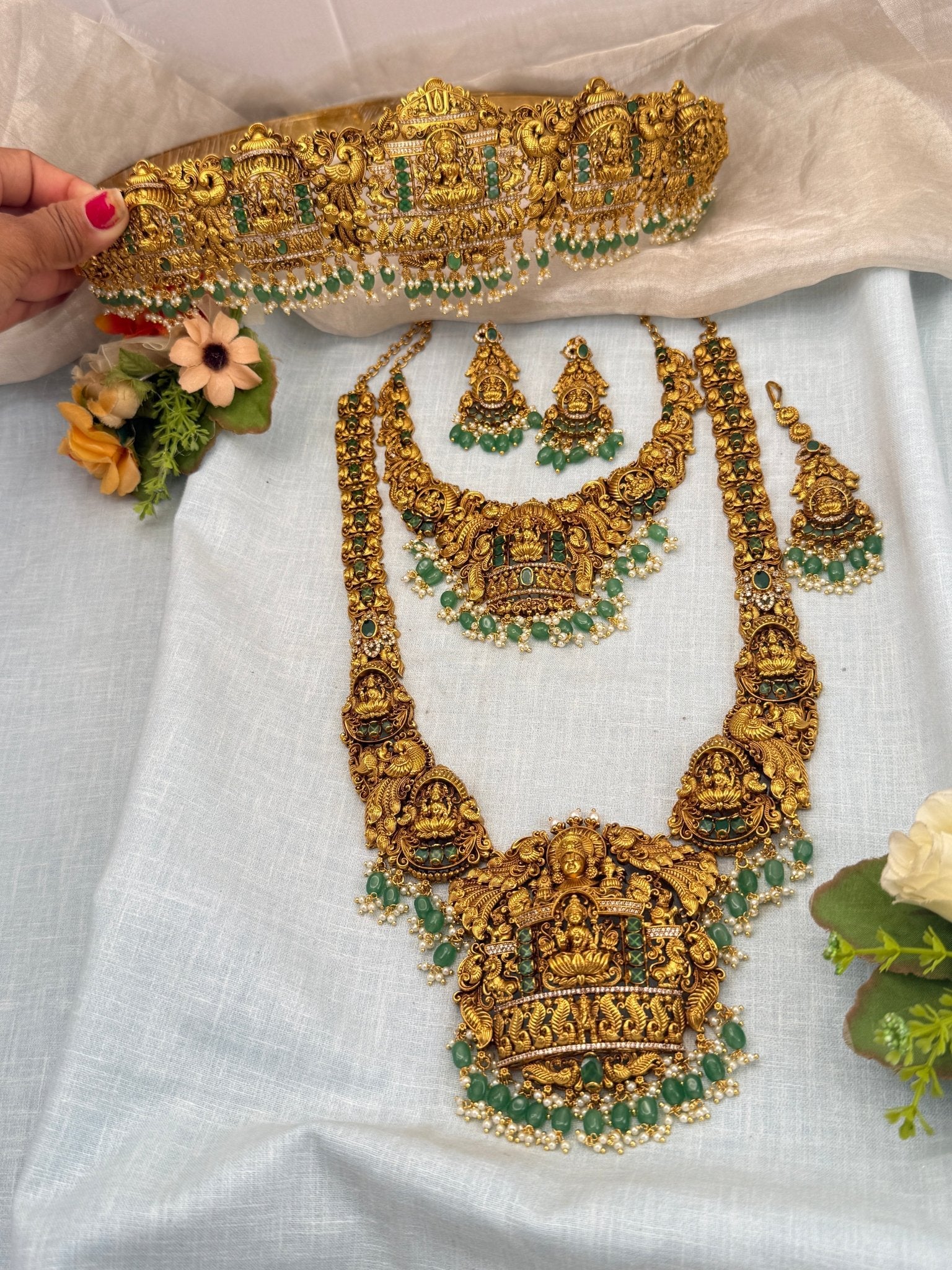 Luxurious Antique Lakshmi Bridal Necklace Set 0425 - Mahilas