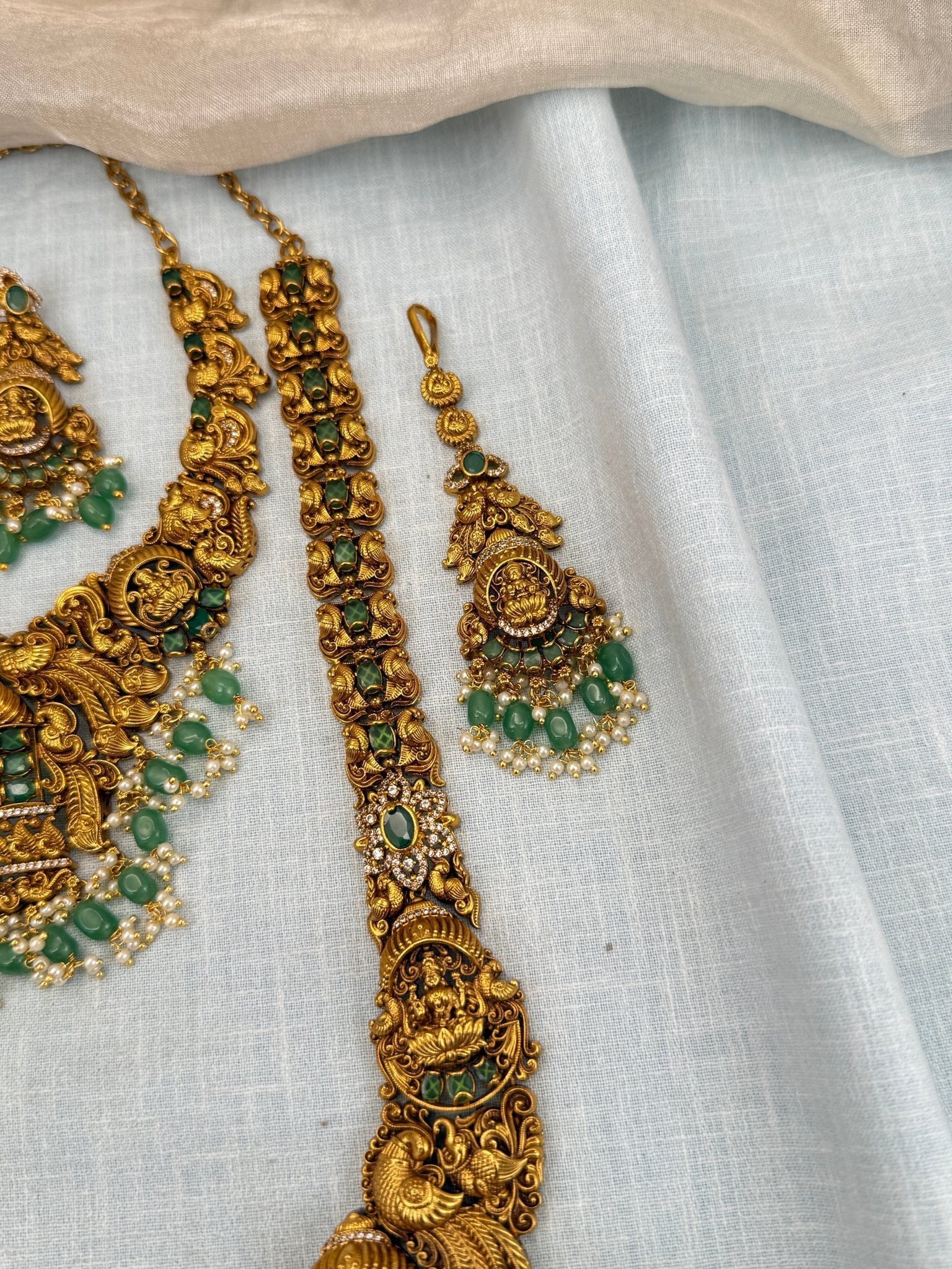 Luxurious Antique Lakshmi Bridal Necklace Set 0425 - Mahilas