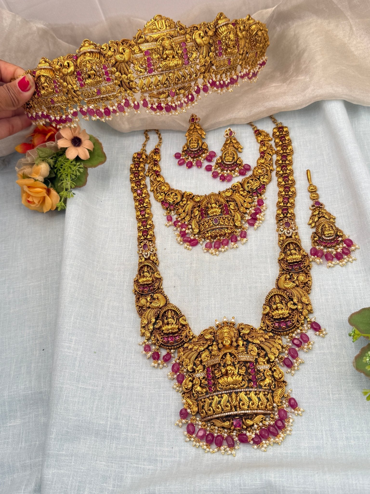 Luxurious Antique Lakshmi Bridal Necklace Set 0426 - Mahilas