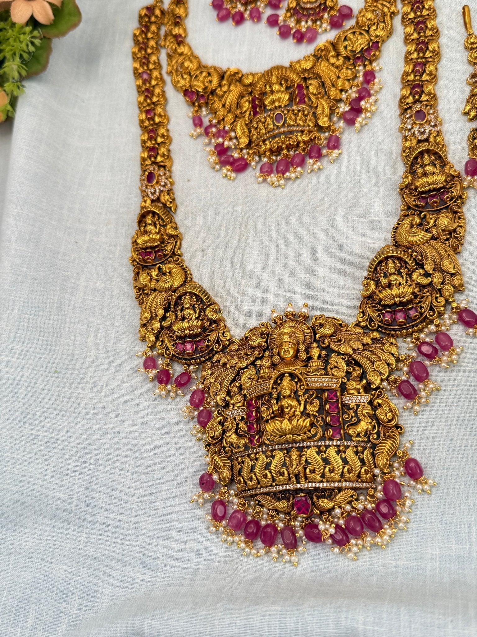 Luxurious Antique Lakshmi Bridal Necklace Set 0426 - Mahilas