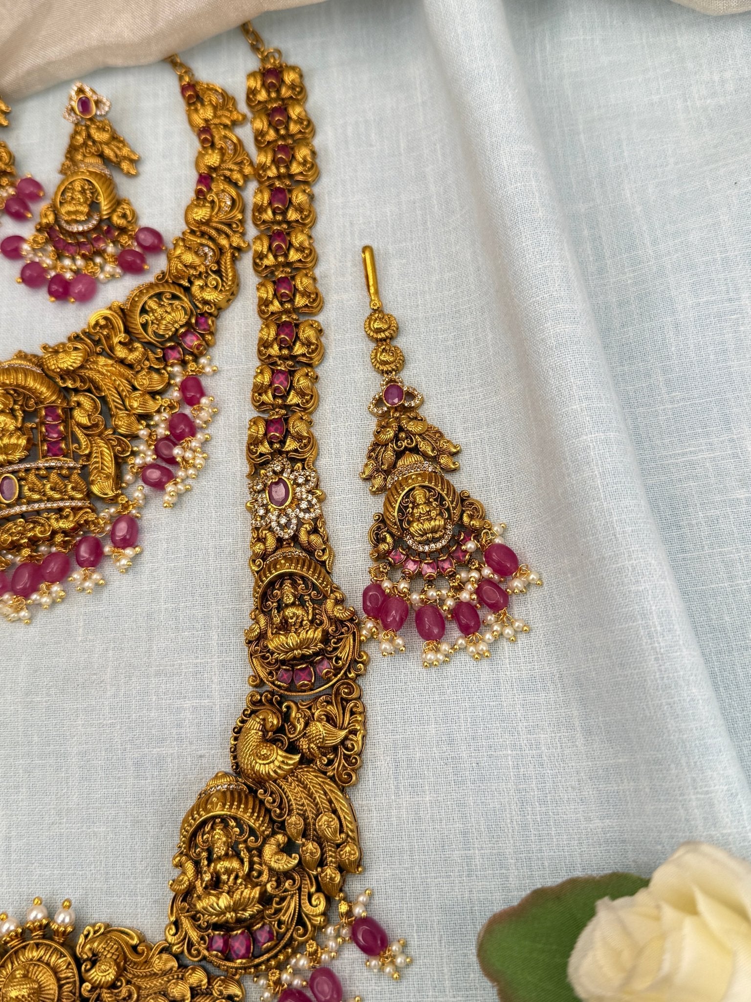 Luxurious Antique Lakshmi Bridal Necklace Set 0426 - Mahilas