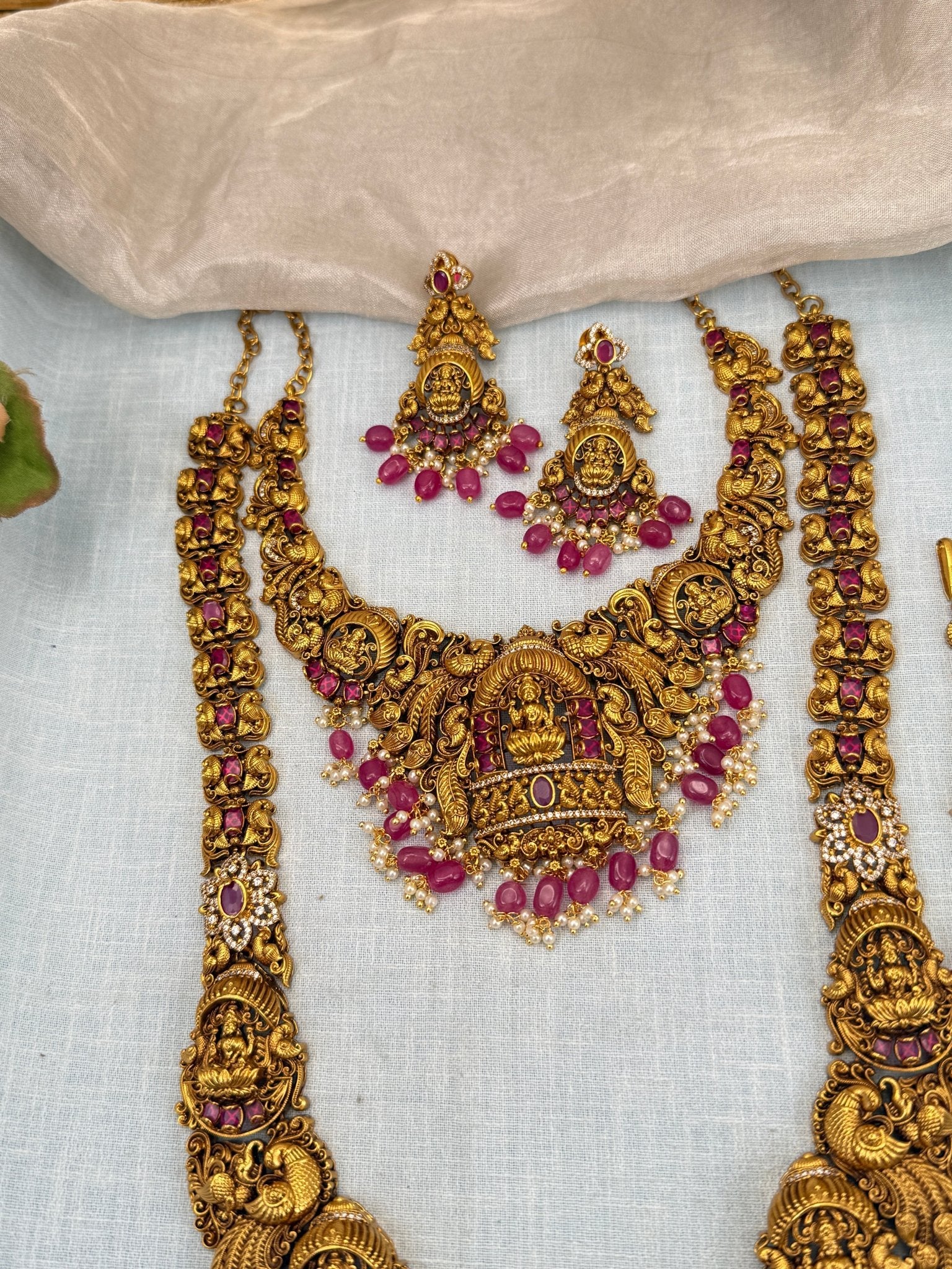 Luxurious Antique Lakshmi Bridal Necklace Set 0426 - Mahilas