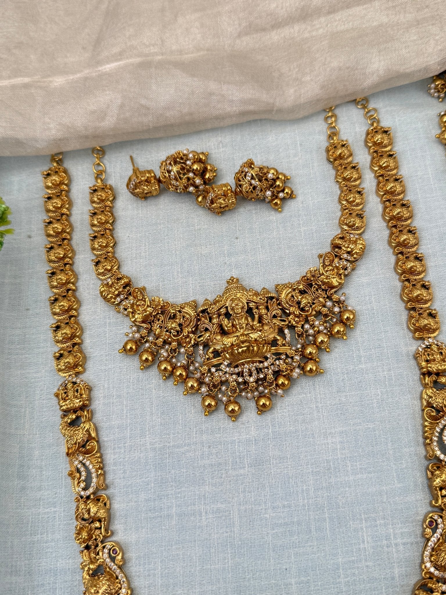 Luxurious Antique Lakshmi Bridal Necklace Set 0687 - Mahilas