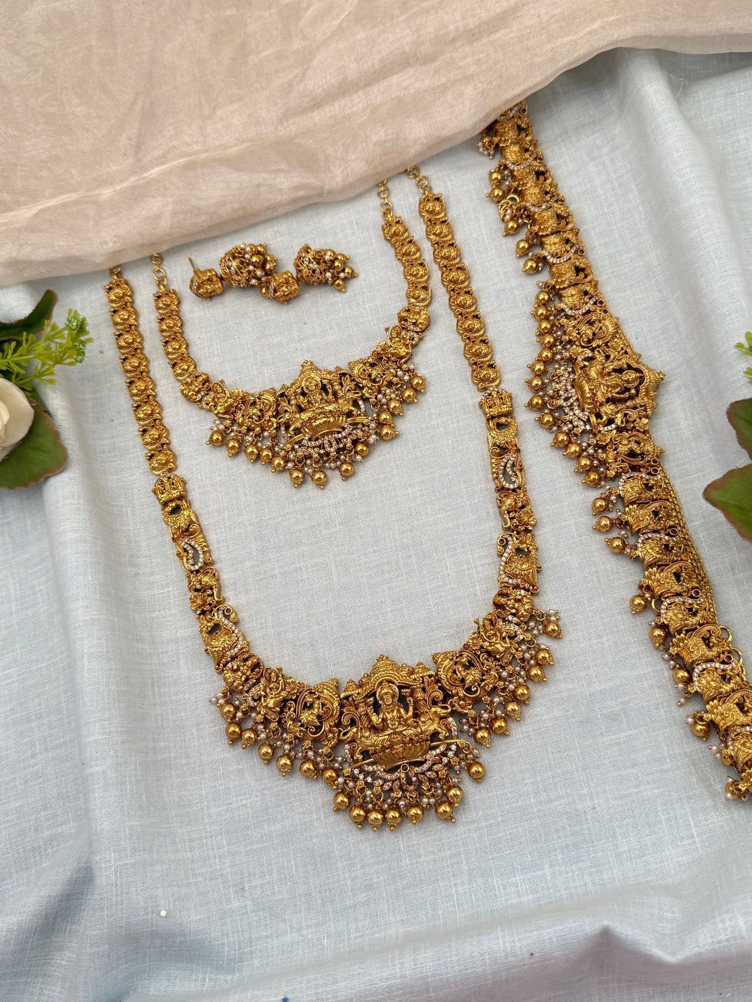 Luxurious Antique Lakshmi Bridal Necklace Set 0687 - Mahilas
