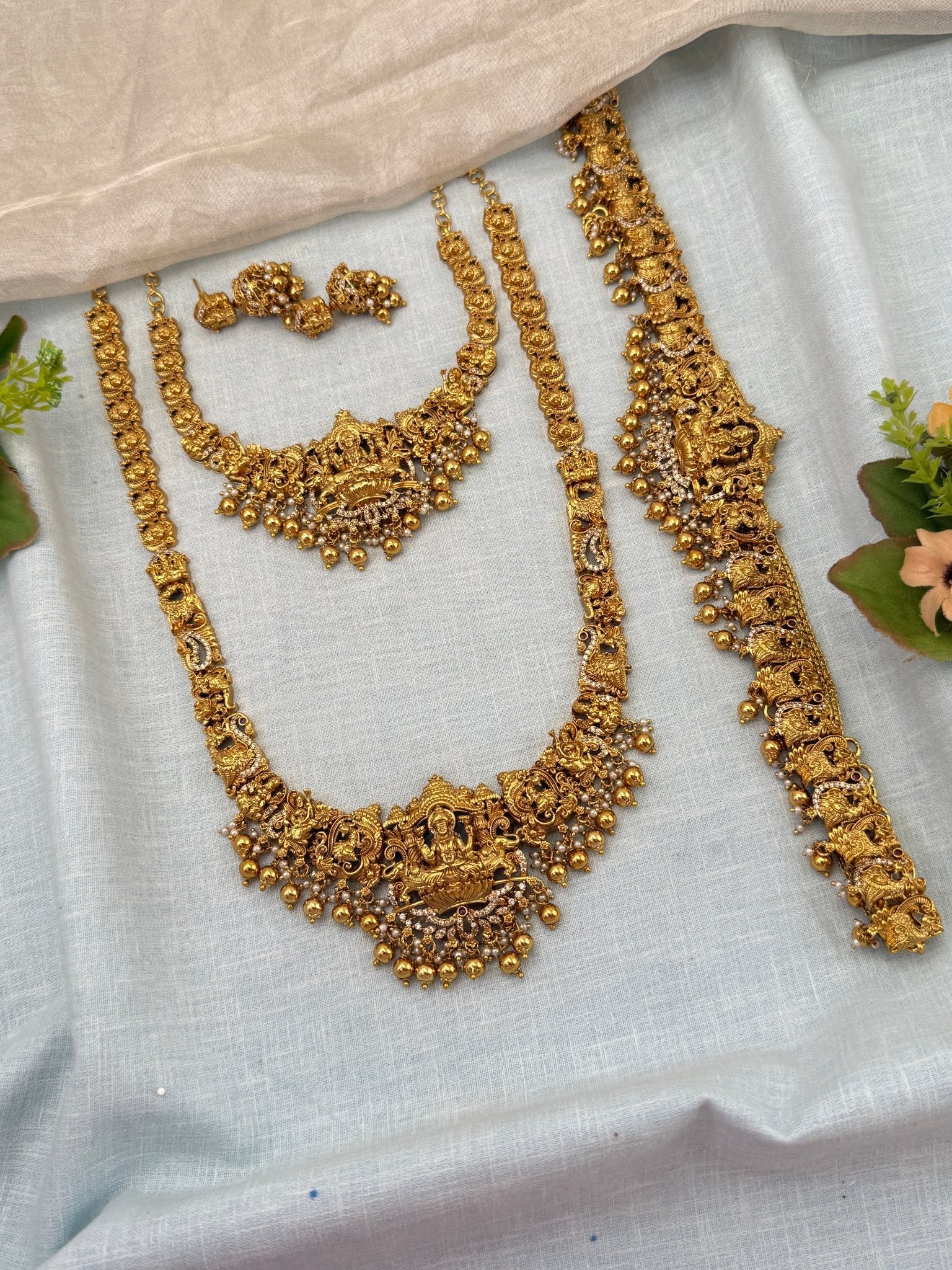 Luxurious Antique Lakshmi Bridal Necklace Set 0687 - Mahilas
