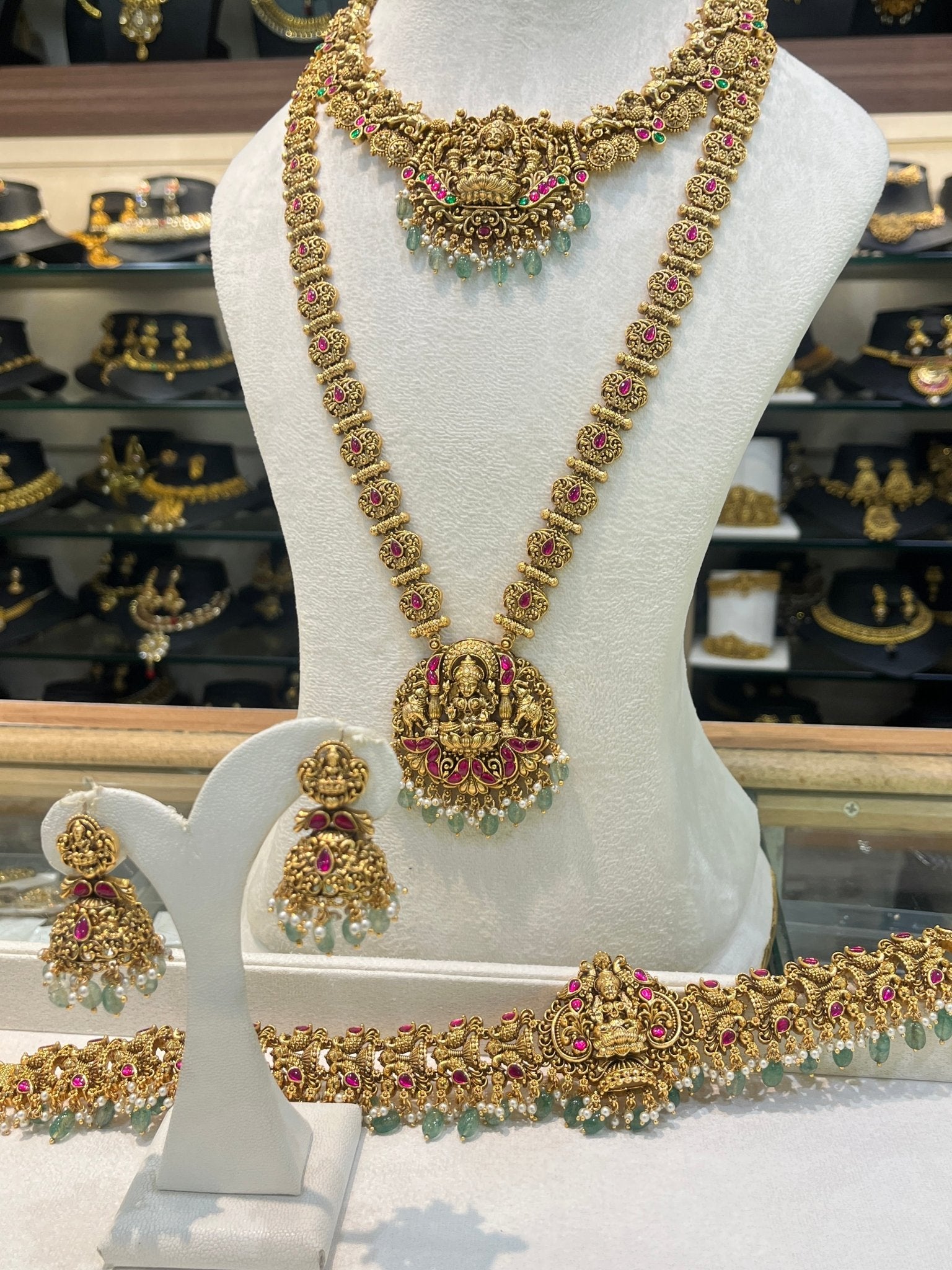Luxurious Antique Lakshmi Bridal Necklace Set 8 - Mahilas