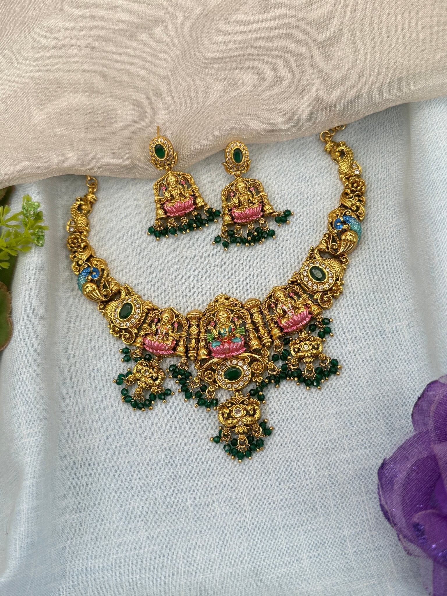Luxurious Antique Lakshmi Hand Painted Short Necklace Set 0674 - Mahilas