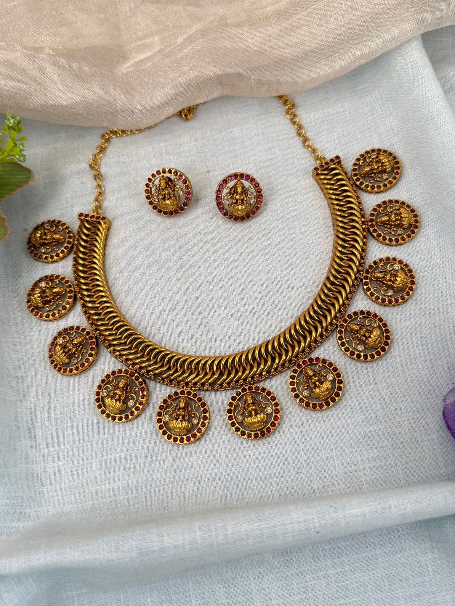 Luxurious Antique Lakshmi Hasli Style Short Necklace Set 0593 - Mahilas