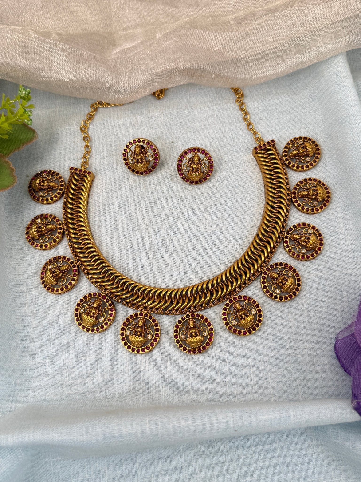 Luxurious Antique Lakshmi Hasli Style Short Necklace Set 0593 - Mahilas