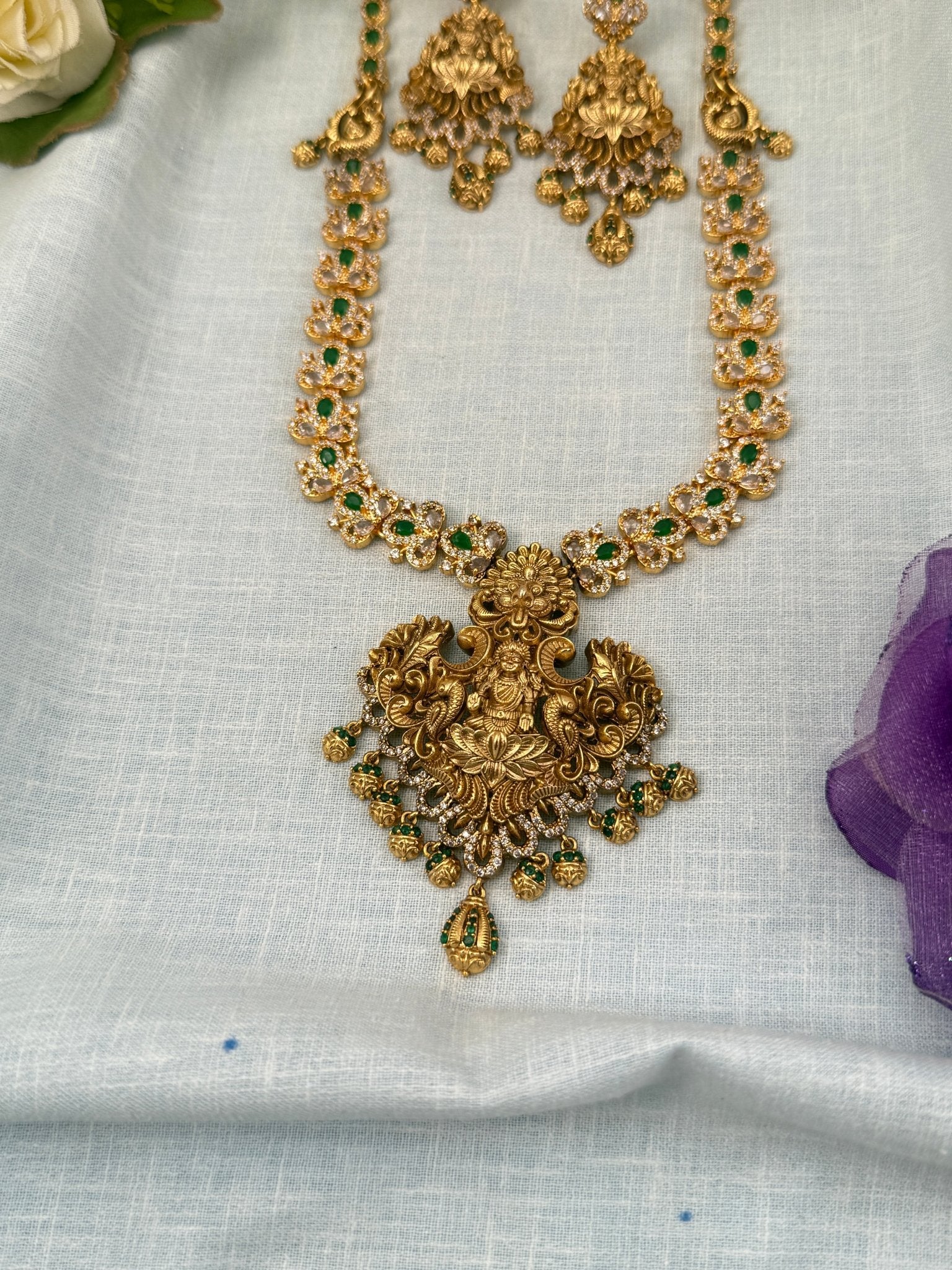 Luxurious Antique Lakshmi Pendant Necklace Set 0630 - Mahilas