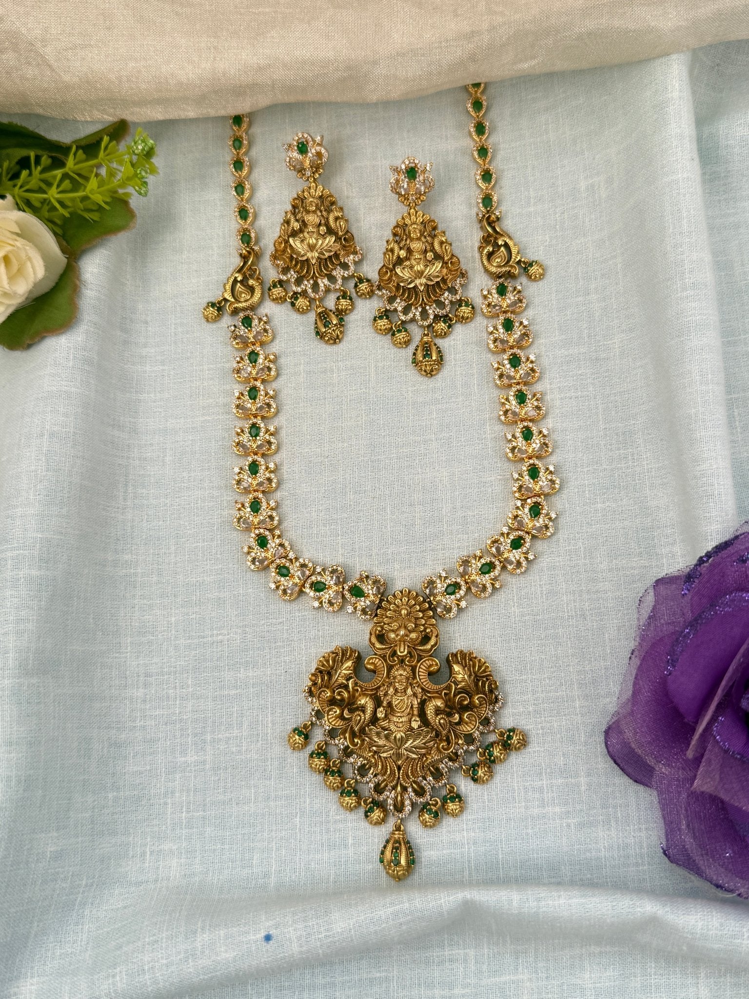 Luxurious Antique Lakshmi Pendant Necklace Set 0630 - Mahilas
