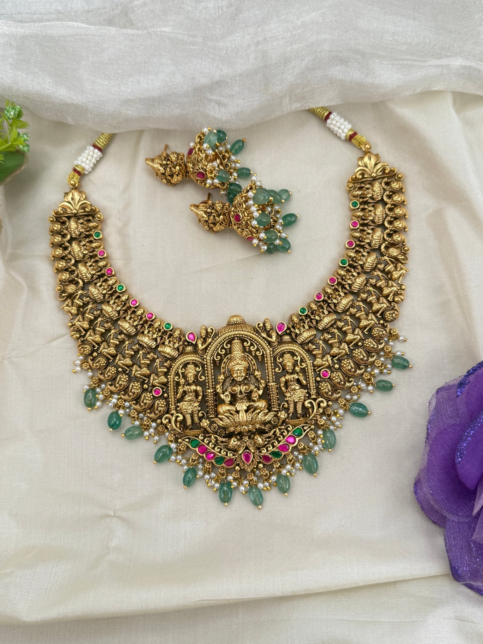 Luxurious Antique Lakshmi Pendant Short Necklace Set 0654 - Mahilas