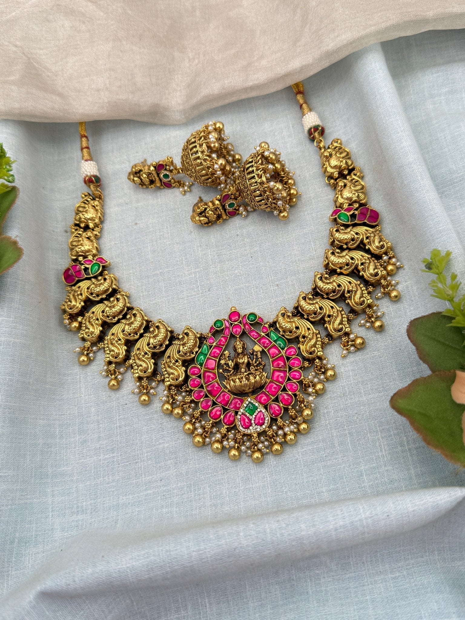 Luxurious Antique Lakshmi Pendant Short Necklace Set 0711 - Mahilas