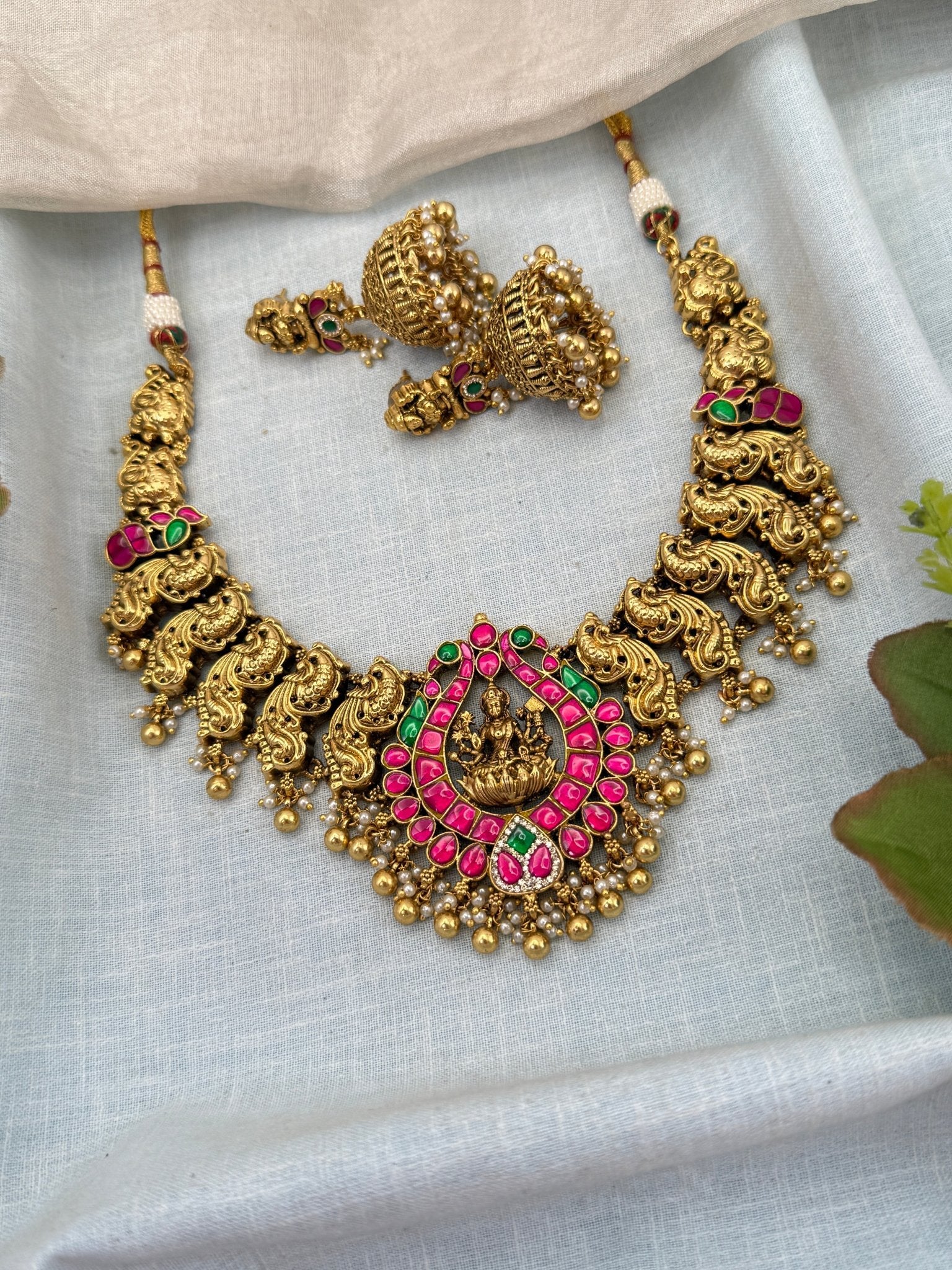 Luxurious Antique Lakshmi Pendant Short Necklace Set 0711 - Mahilas