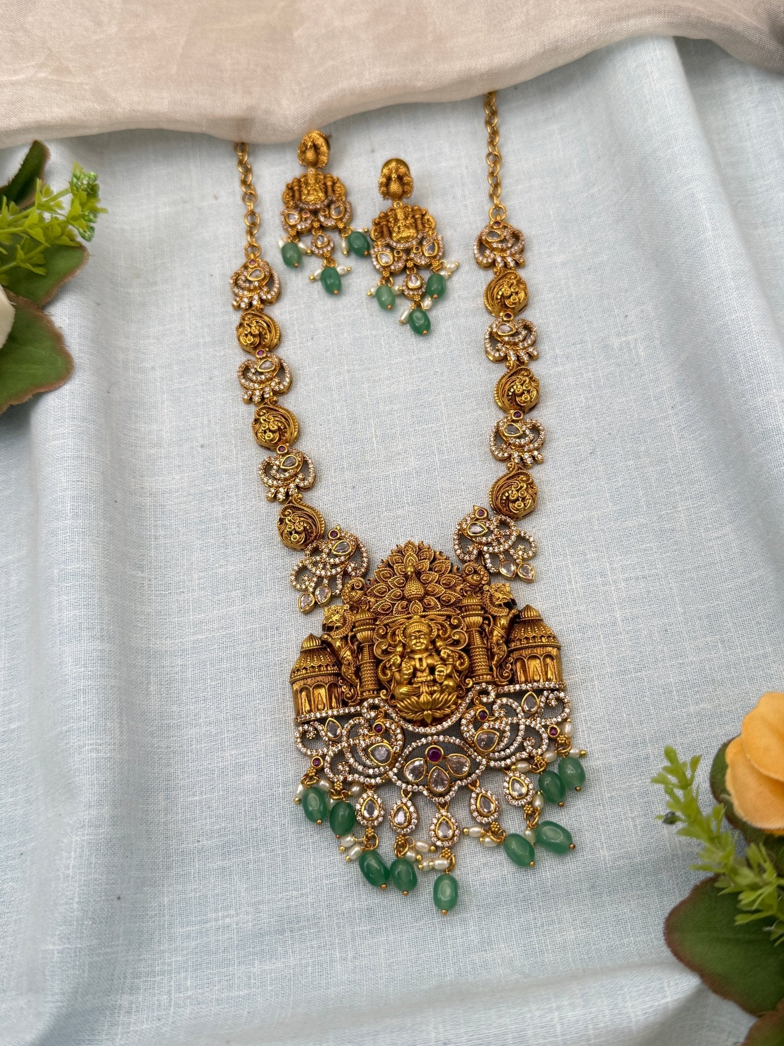 Luxurious Antique Lakshmi Pendant Short Necklace Set 0713 - Mahilas