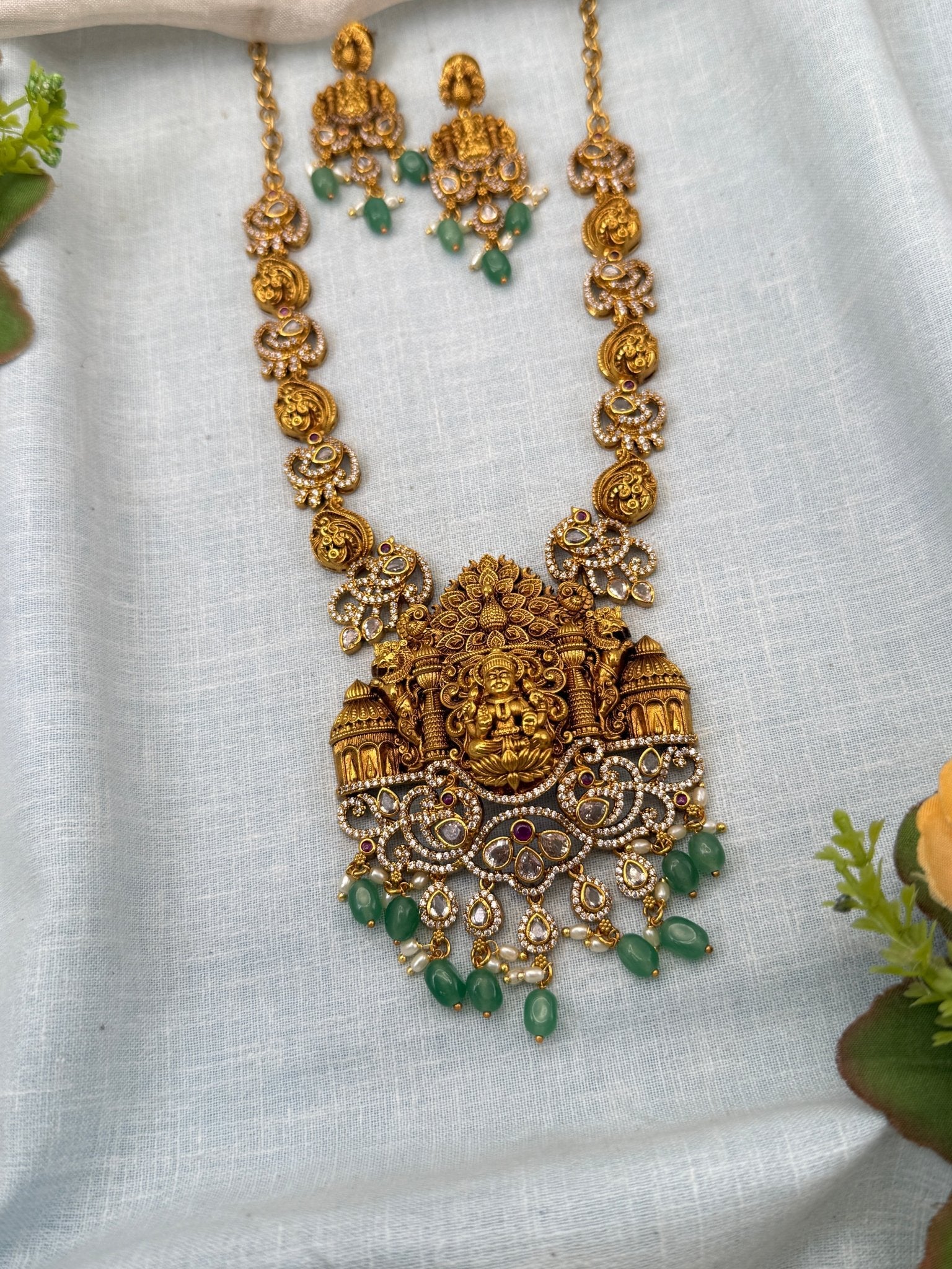 Luxurious Antique Lakshmi Pendant Short Necklace Set 0713 - Mahilas