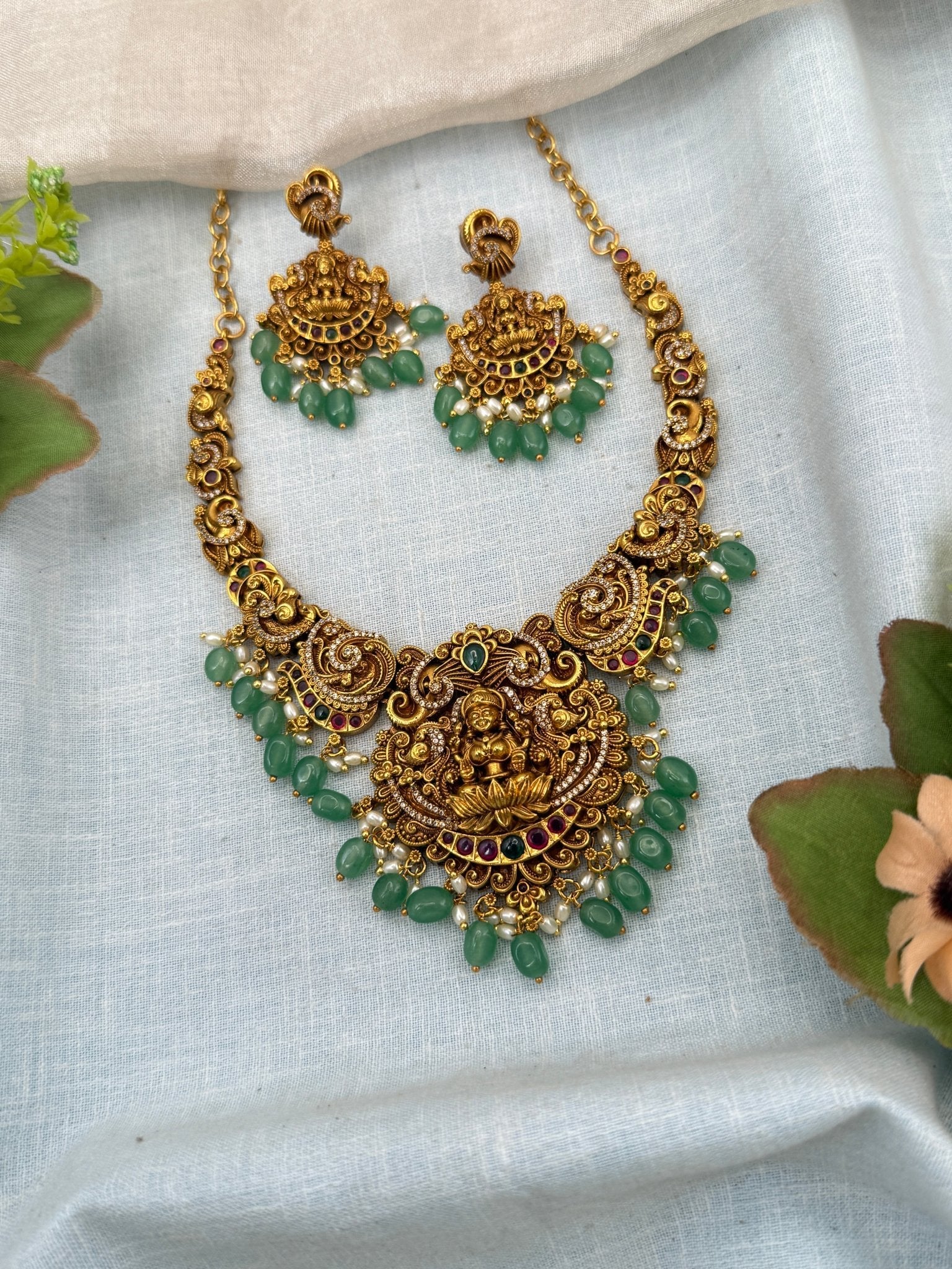 Luxurious Antique Lakshmi Short Necklace Set 0718 - Mahilas