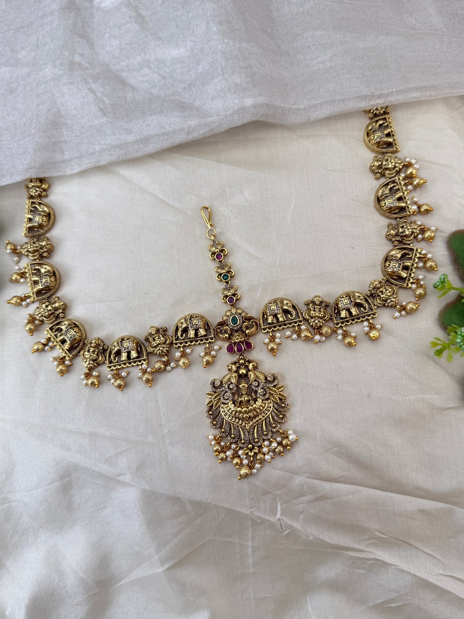 Luxurious Antique Maang Tikka Mathapatti 524 - Mahilas