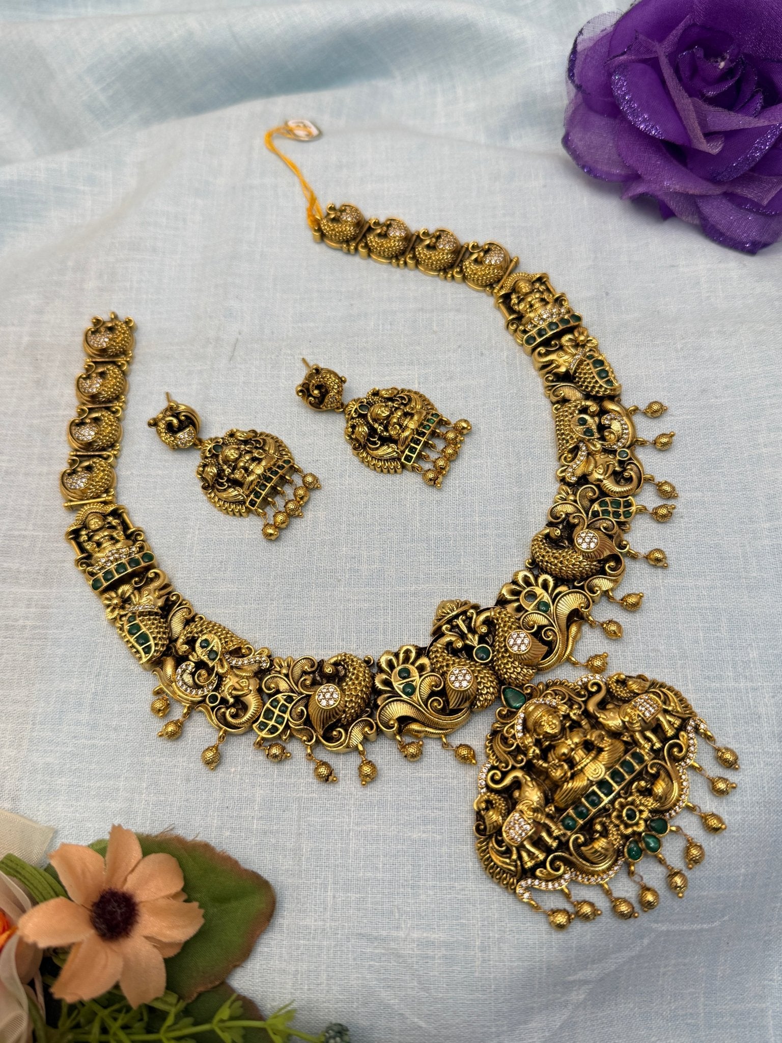 Luxurious Antique Medium Short Necklace Set 527 - Mahilas