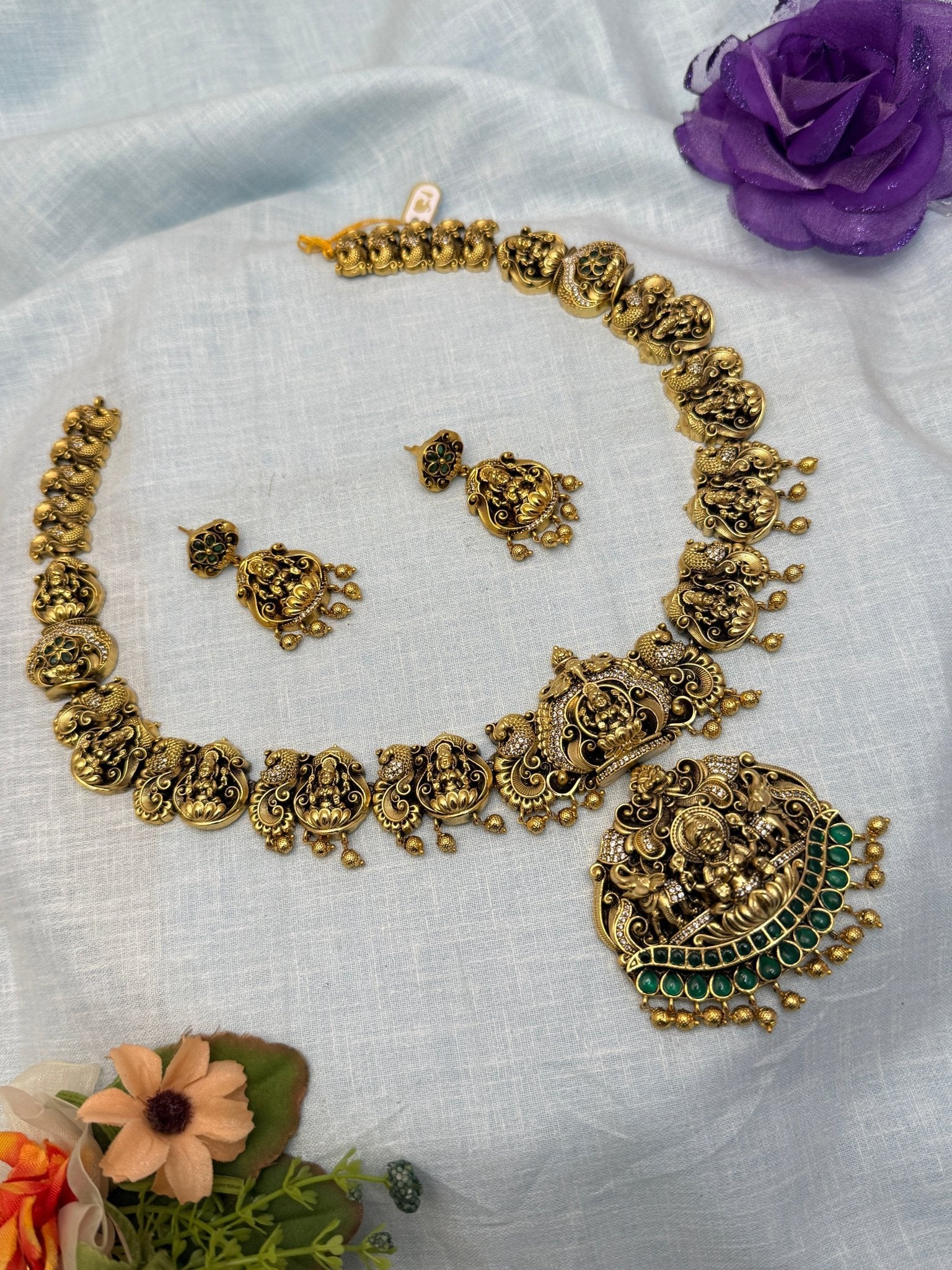 Luxurious Antique Medium Short Necklace Set 530 - Mahilas