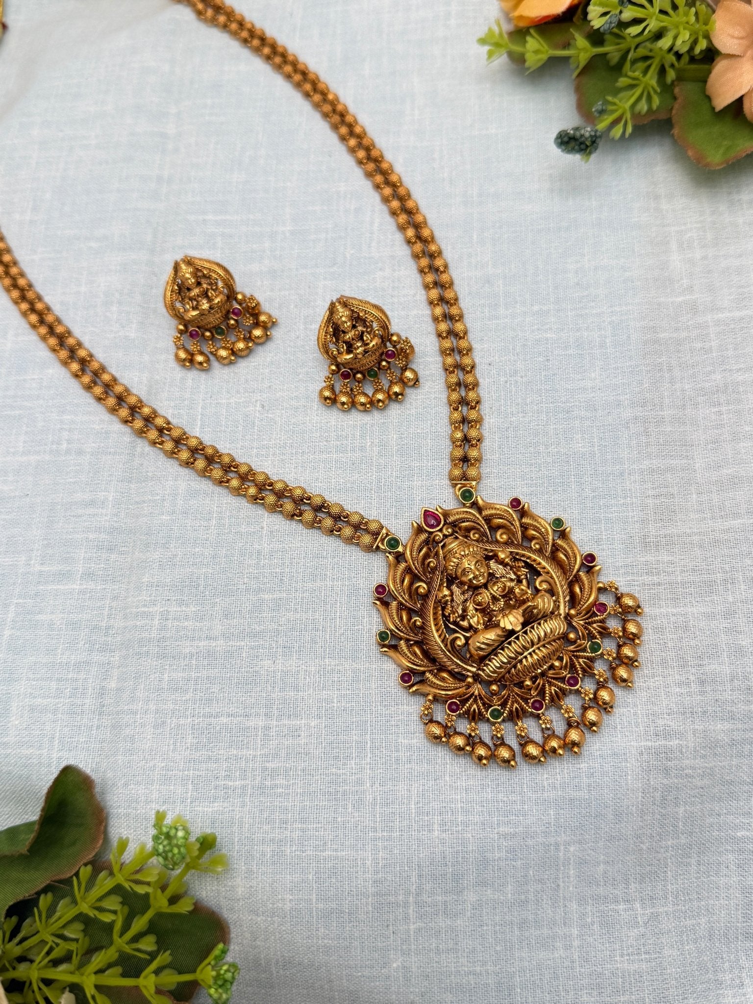 Luxurious Antique Necklace Set 688 - Mahilas