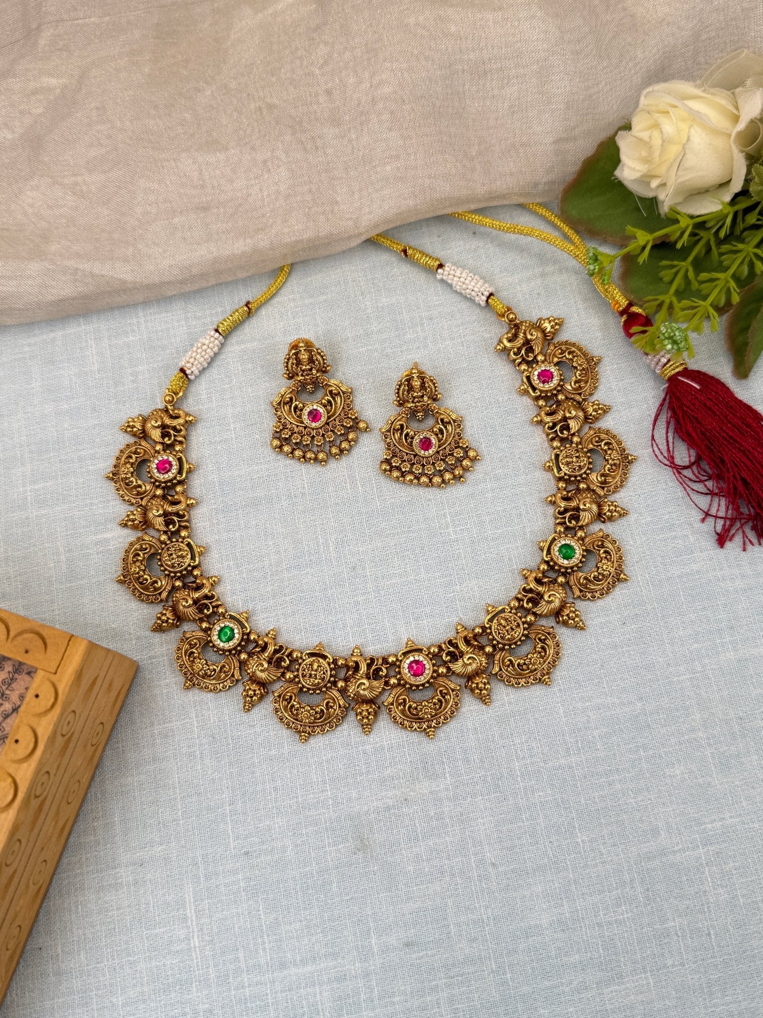 Luxurious Antique Short Necklace Set 0551 - Mahilas
