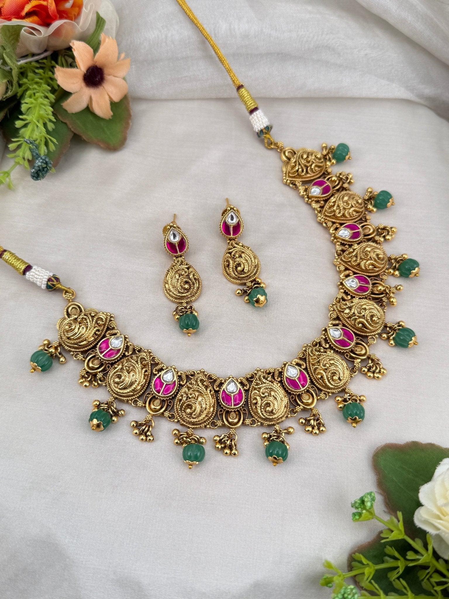 Luxurious Antique Short Necklace Set 611 - Mahilas