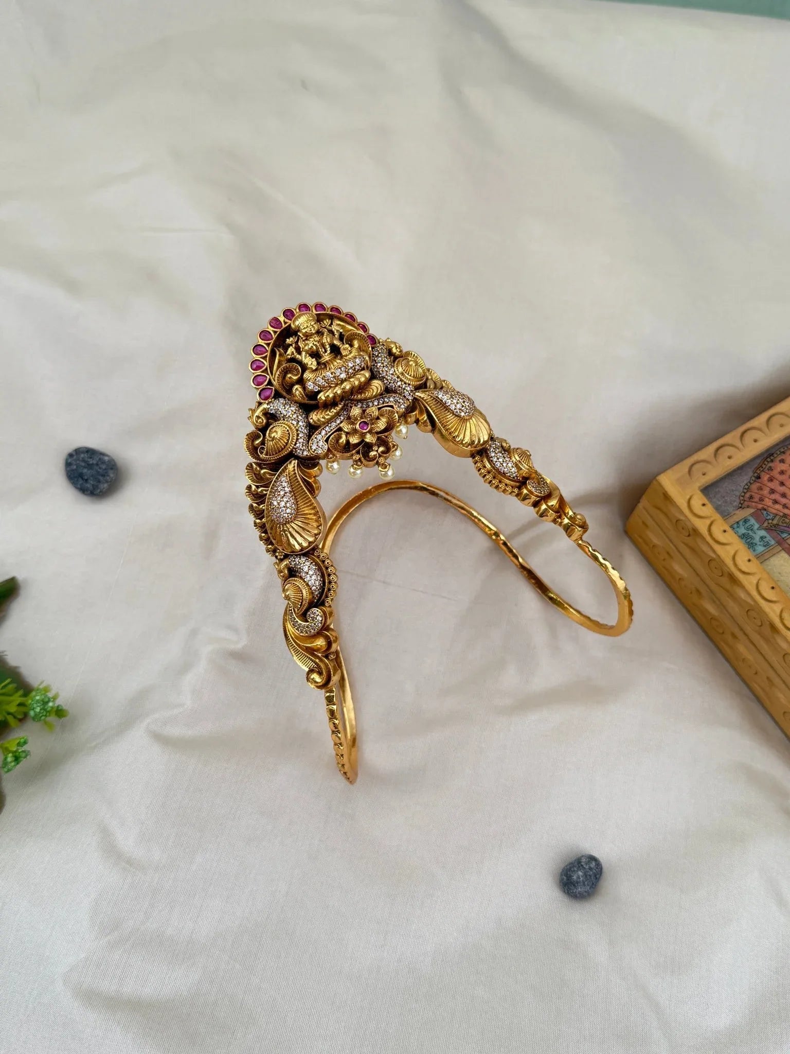 Luxurious Antique Vanki Bajubandh 4119 - Mahilas