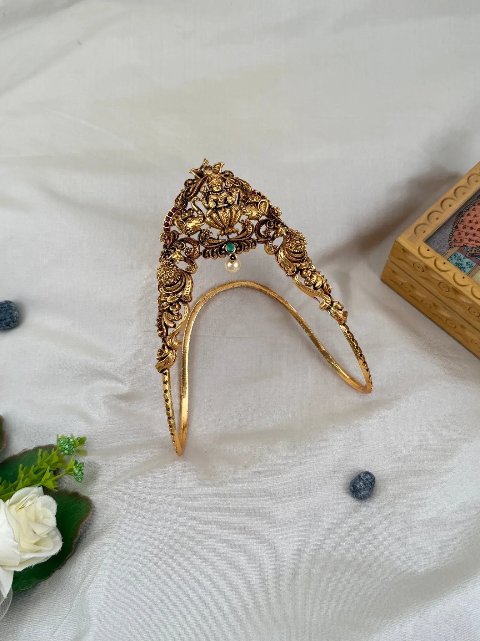 Luxurious Antique Vanki Bajubandh 4124 - Mahilas