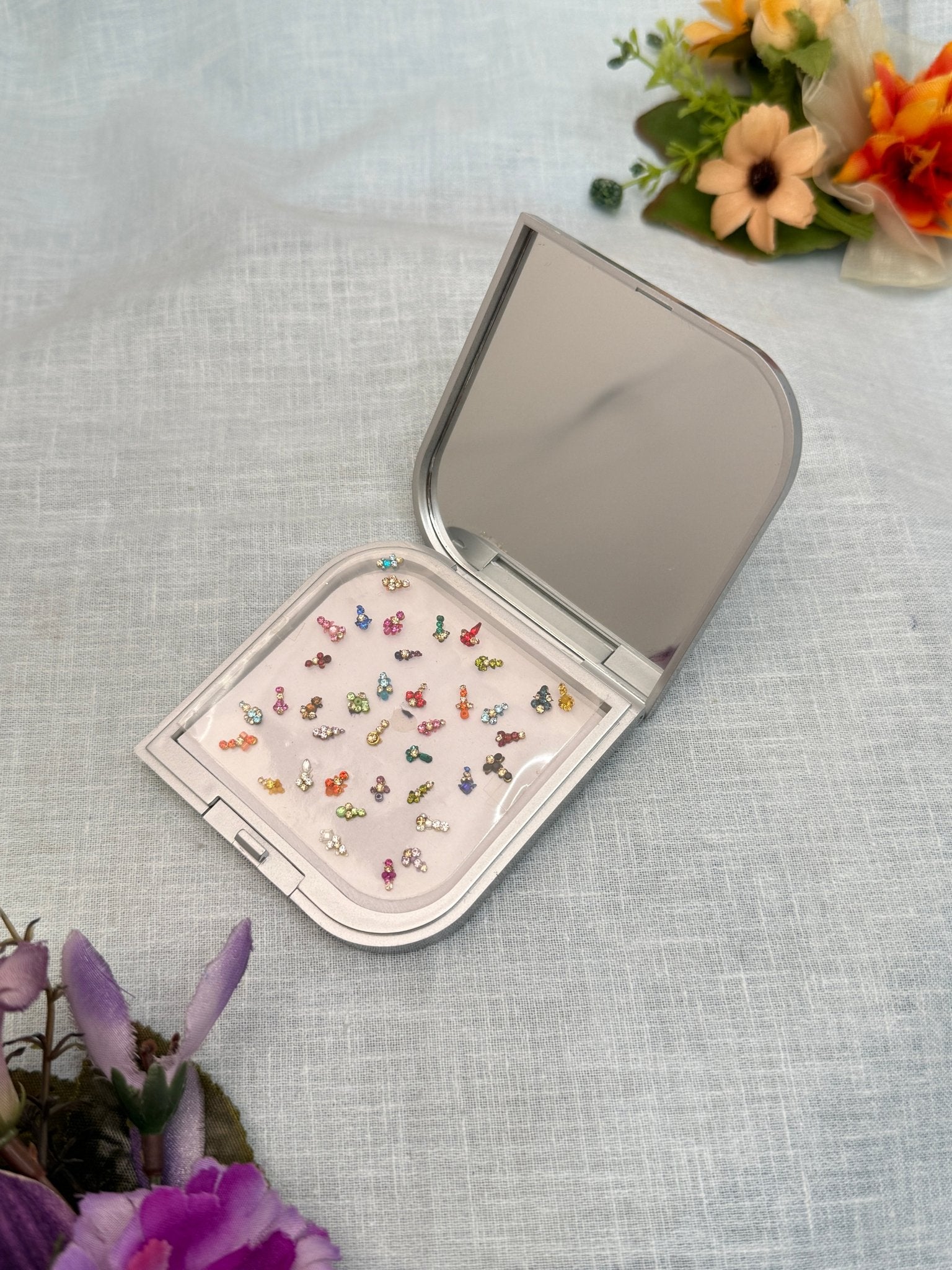 Luxurious Grand Bindi Box 011 - Mahilas
