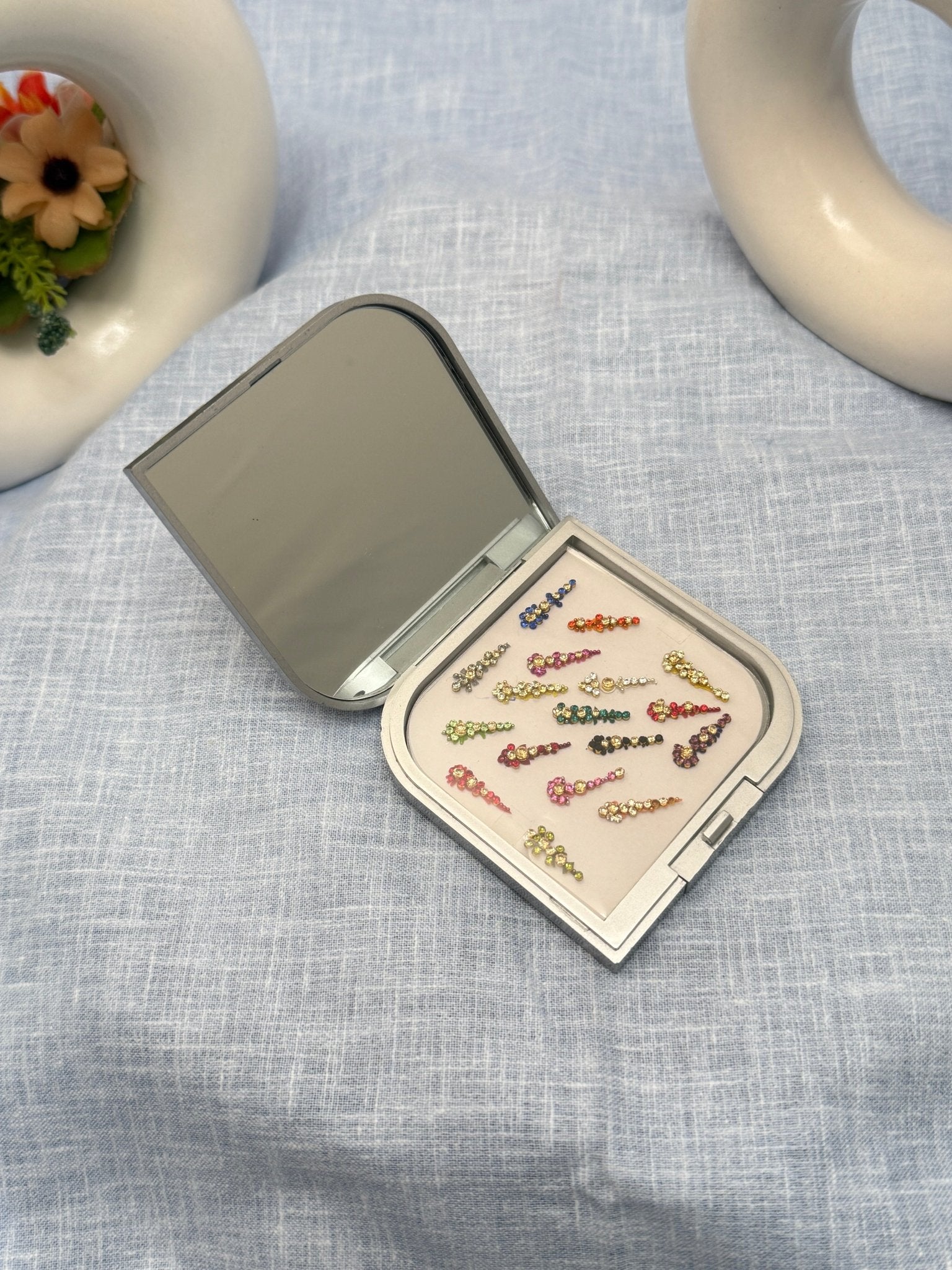 Luxurious Grand Bindi Box 105 - Mahilas