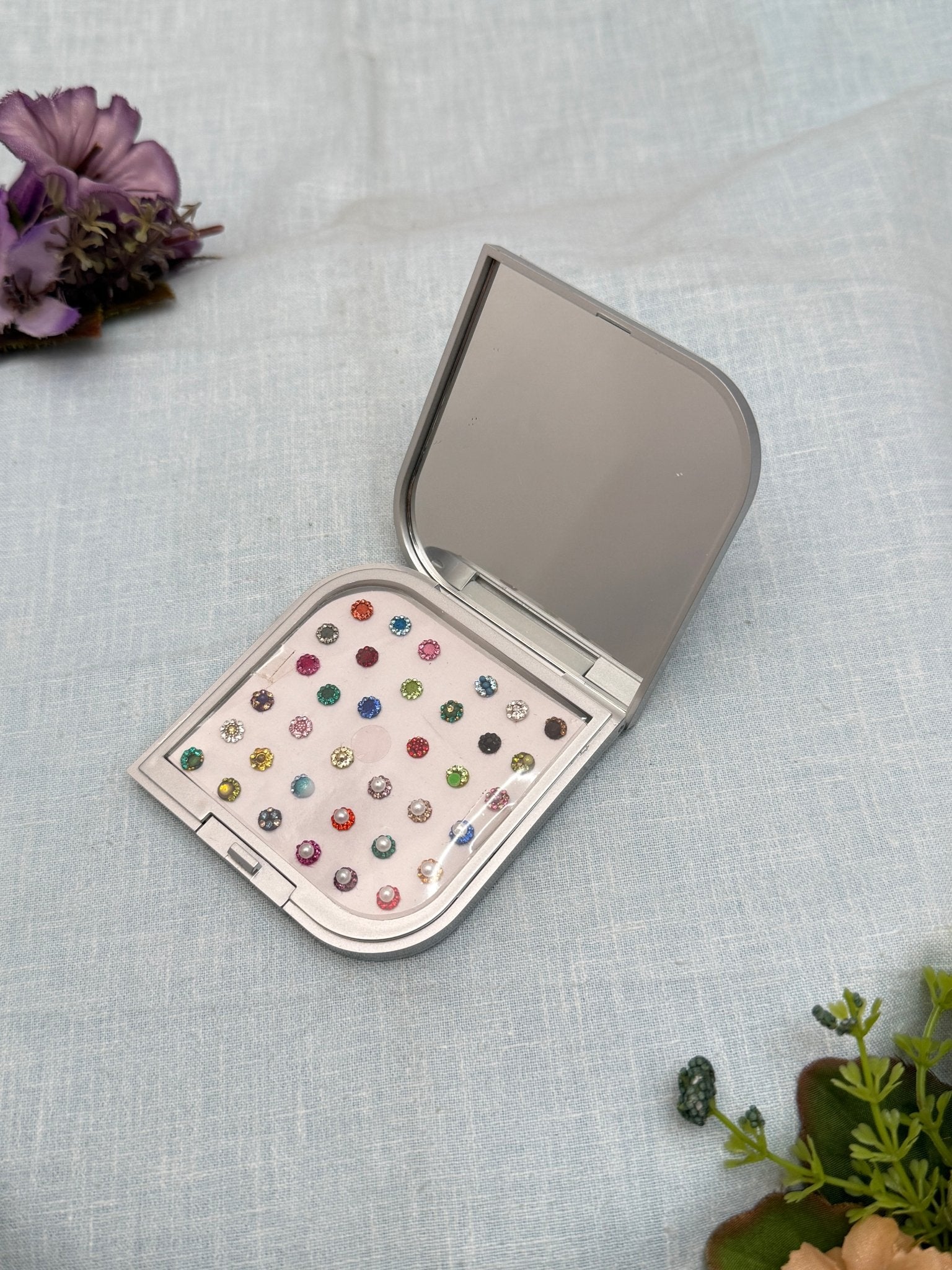 Luxurious Grand Bindi Box 257 - Mahilas