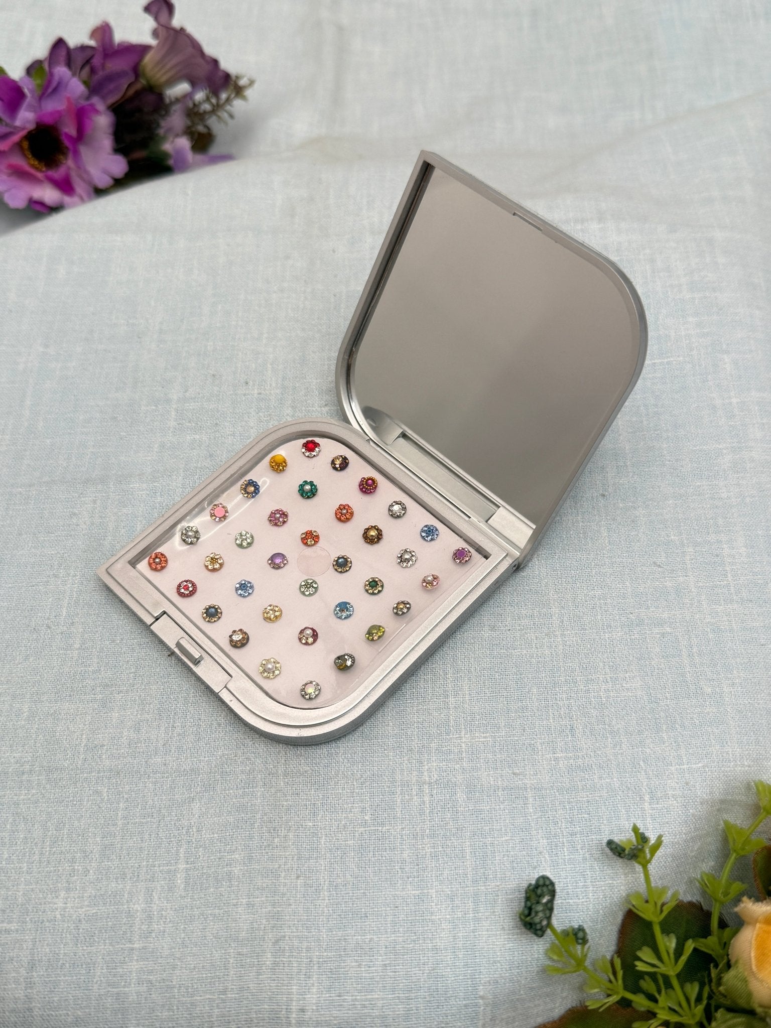 Luxurious Grand Bindi Box 261 - Mahilas