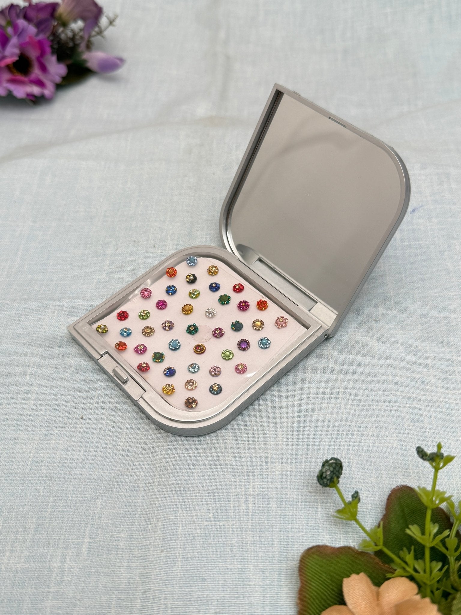 Luxurious Grand Bindi Box 264 - Mahilas