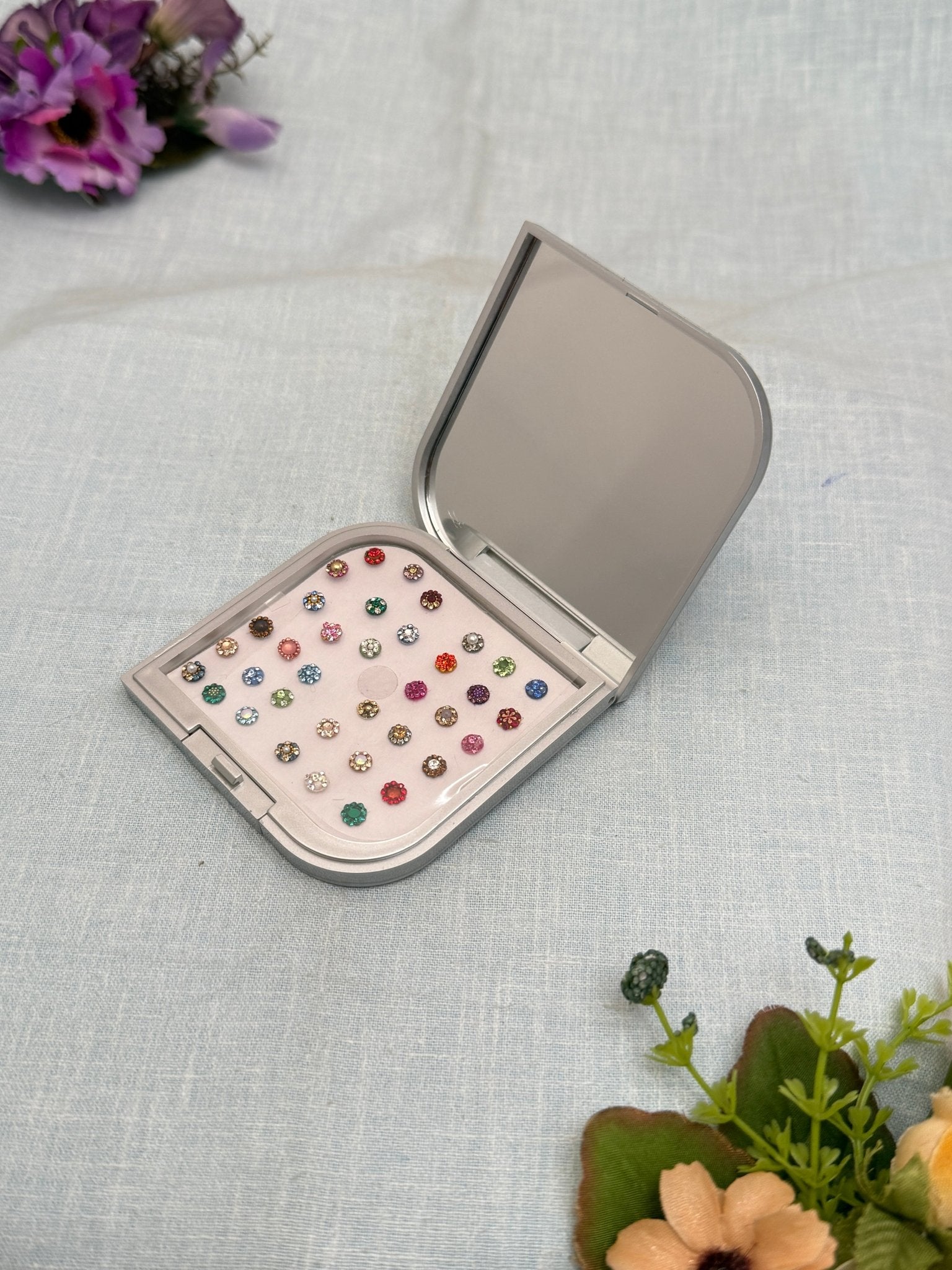 Luxurious Grand Bindi Box 267 - Mahilas