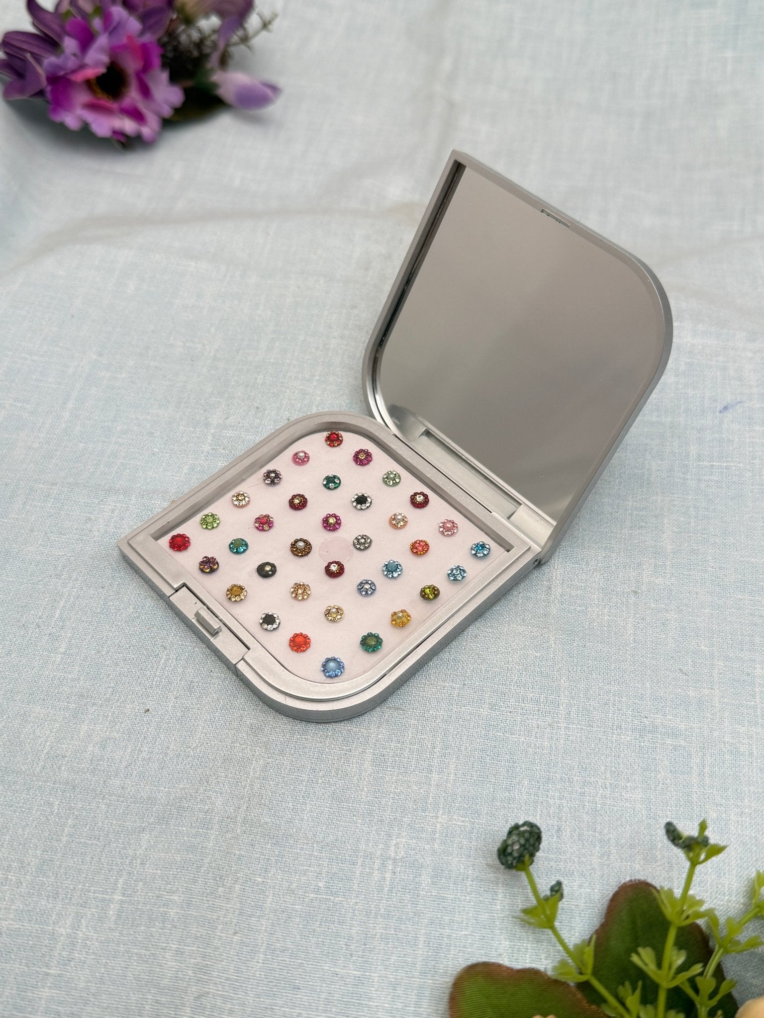 Luxurious Grand Bindi Box 269 - Mahilas