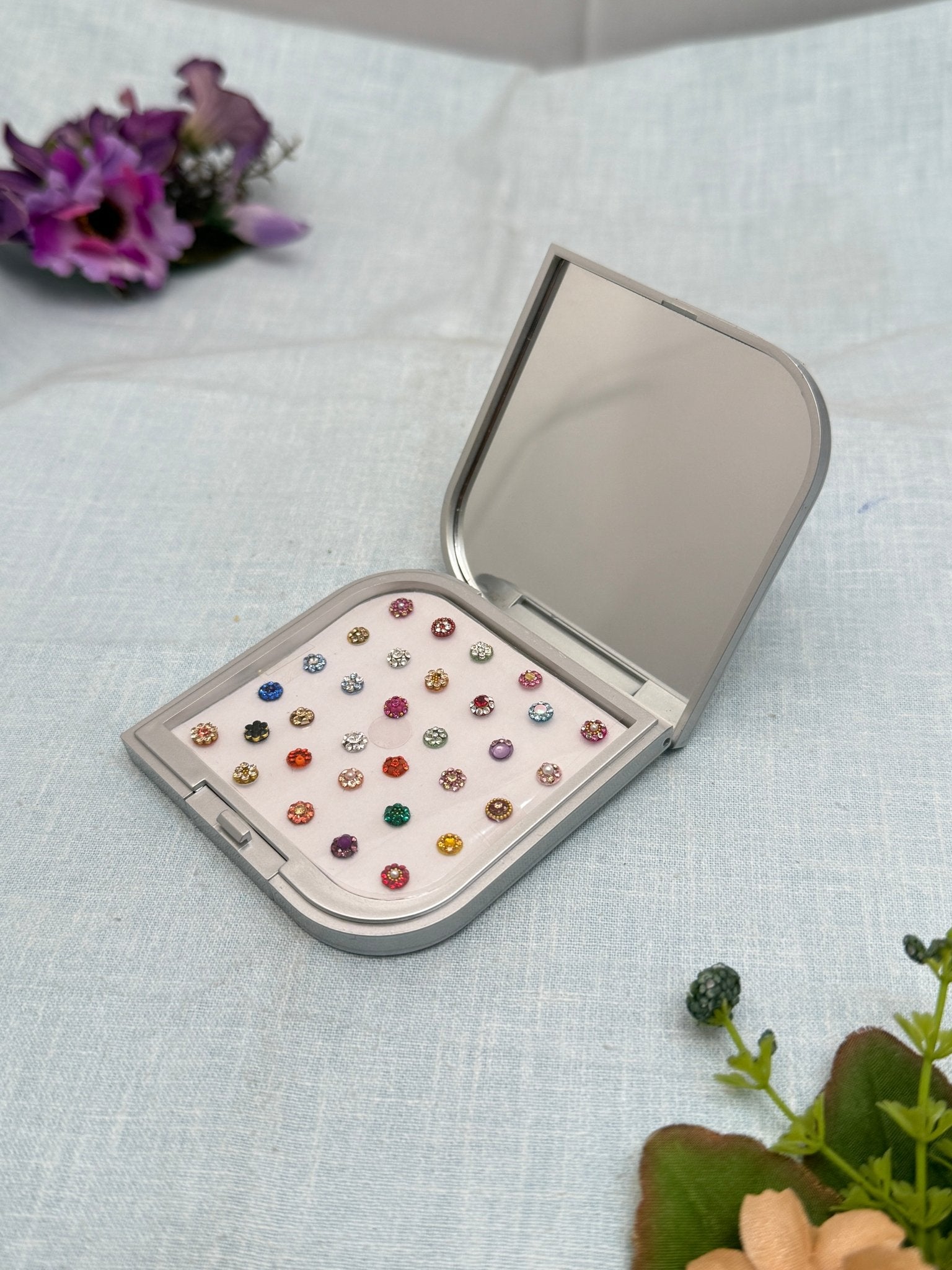 Luxurious Grand Bindi Box 287 - Mahilas